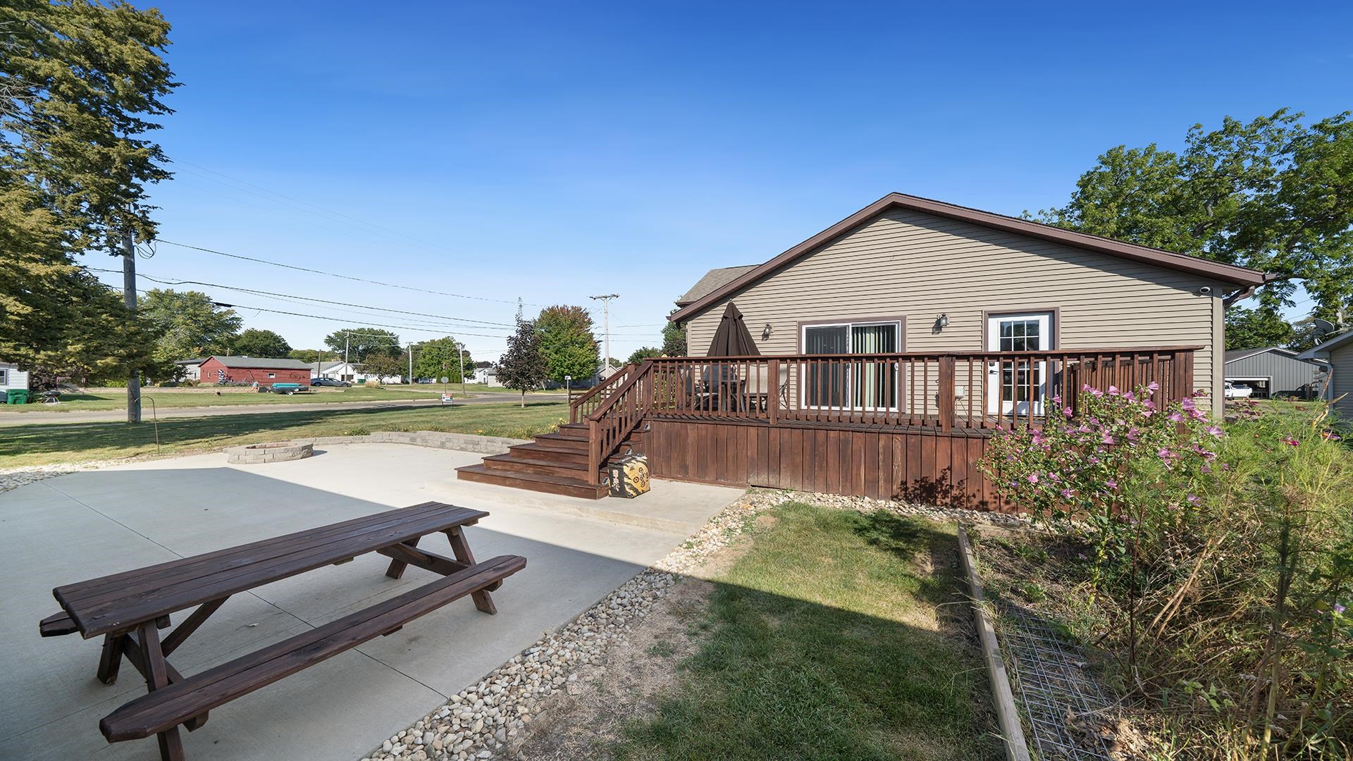 303 S Prairie Avenue