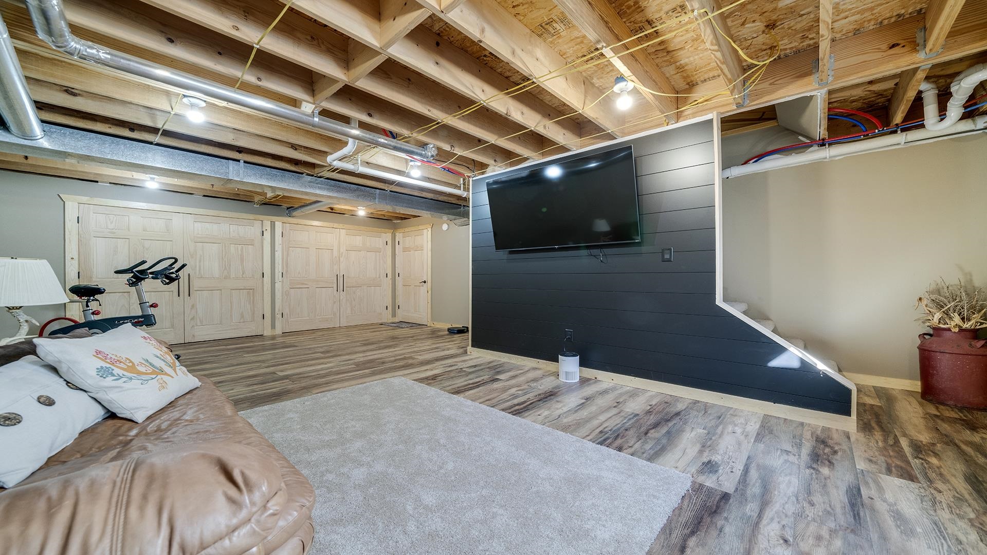 303 S Prairie Avenue
