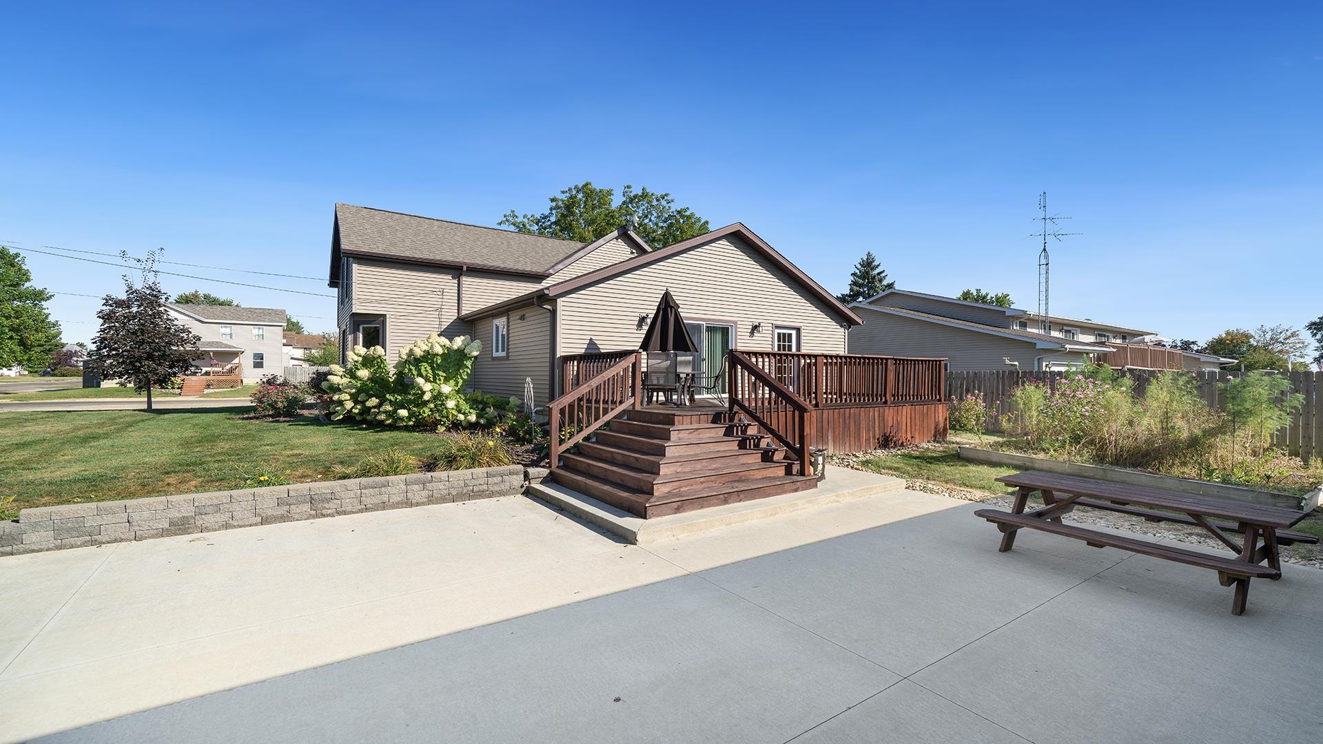 303 S Prairie Avenue