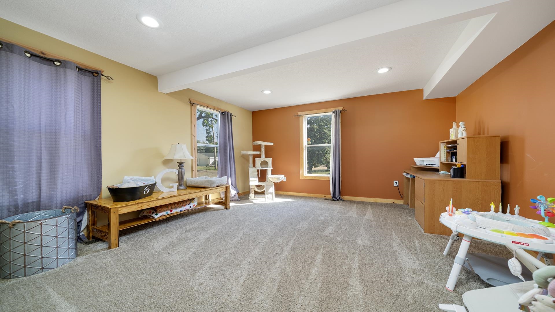 303 S Prairie Avenue