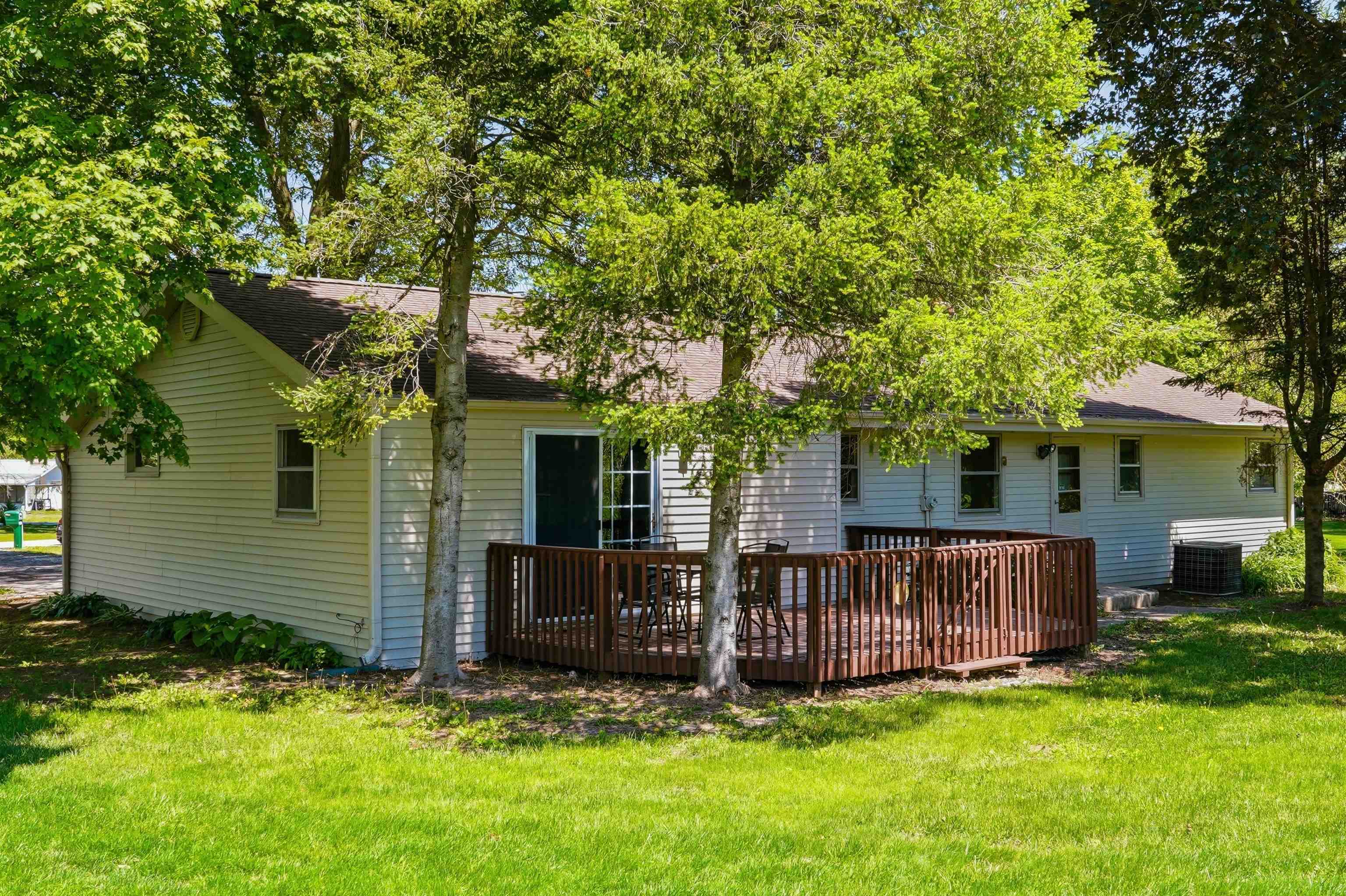 281 W Cartwright