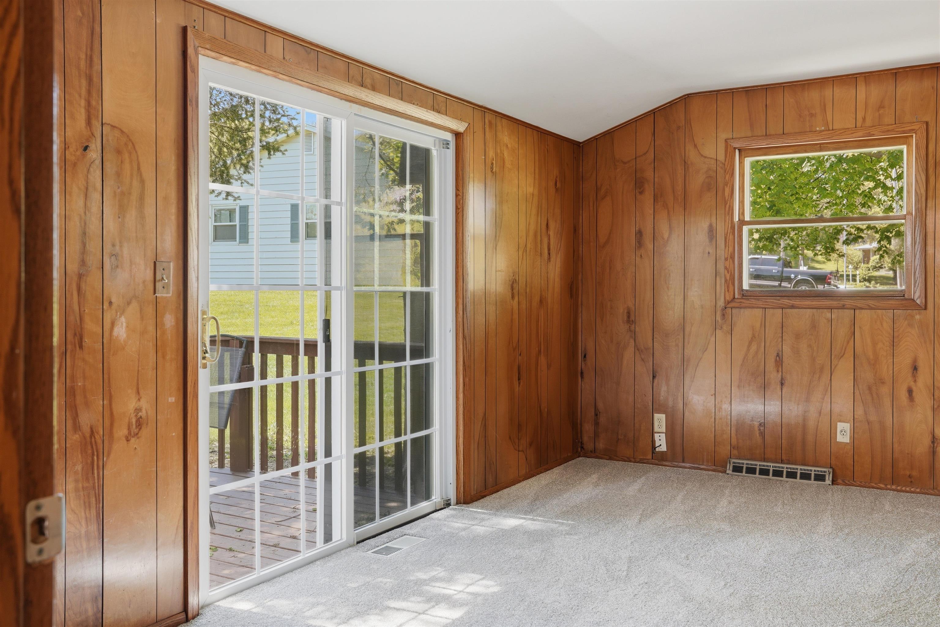 281 W Cartwright
