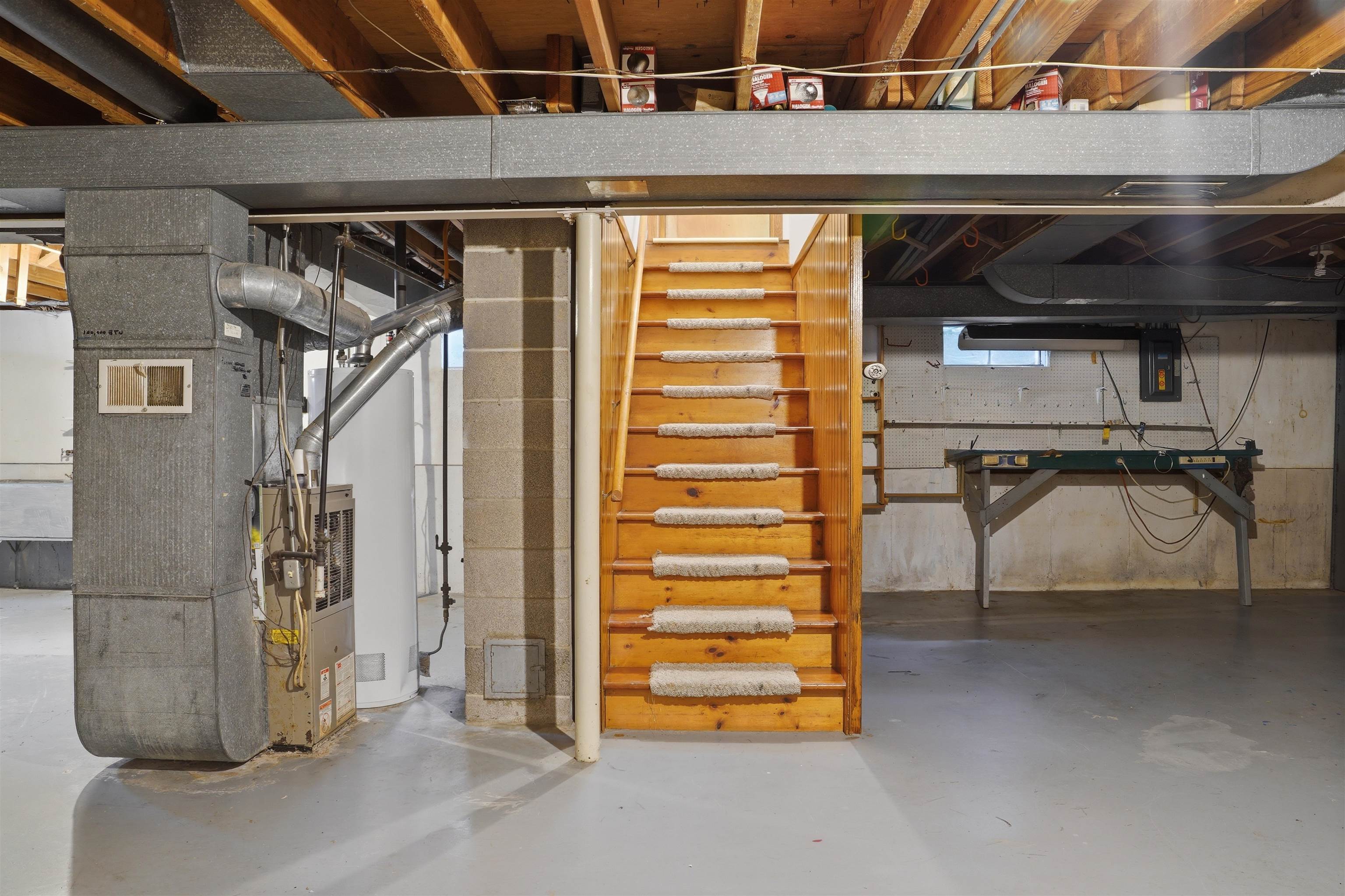 281 W Cartwright
