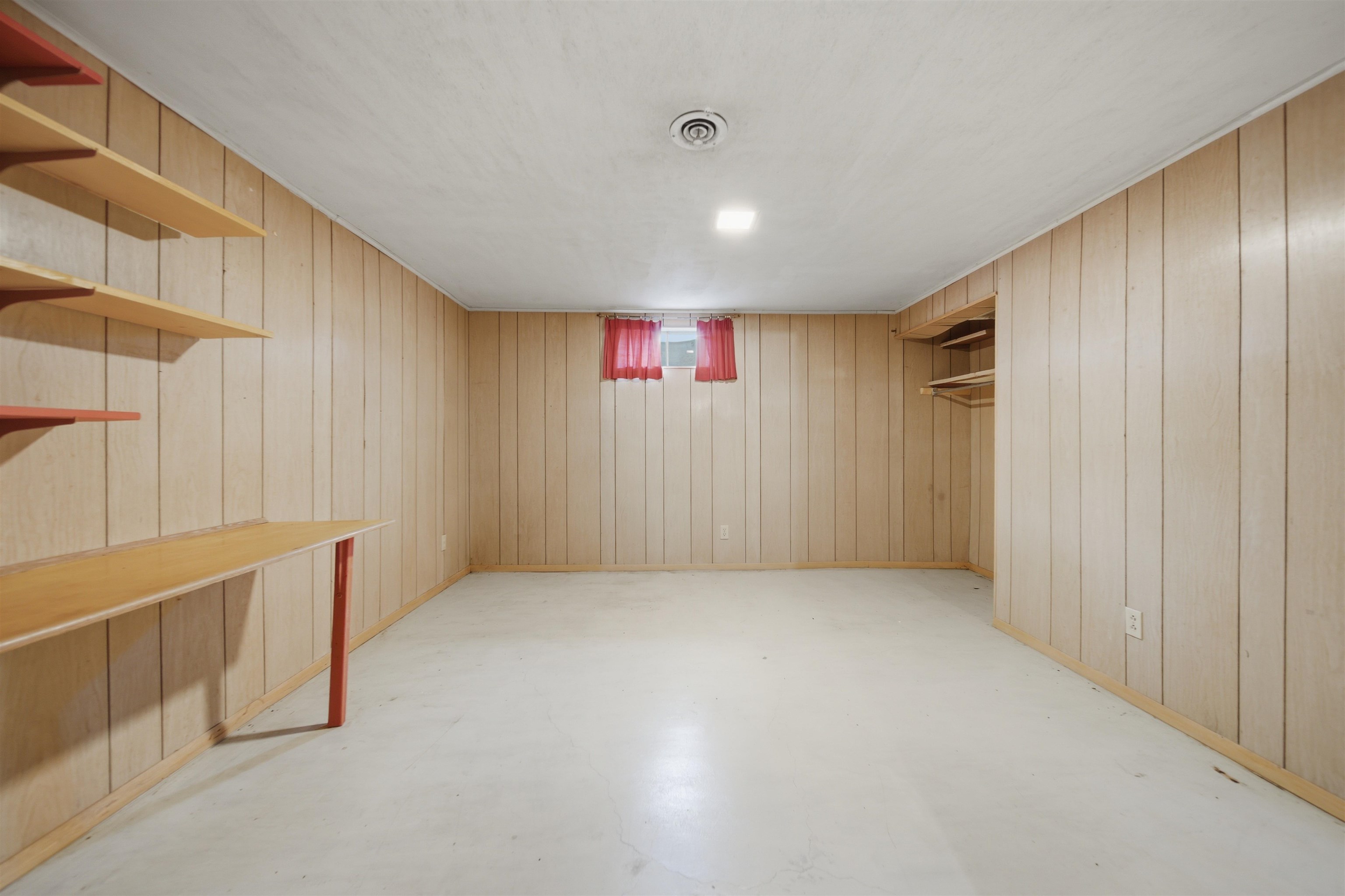 281 W Cartwright