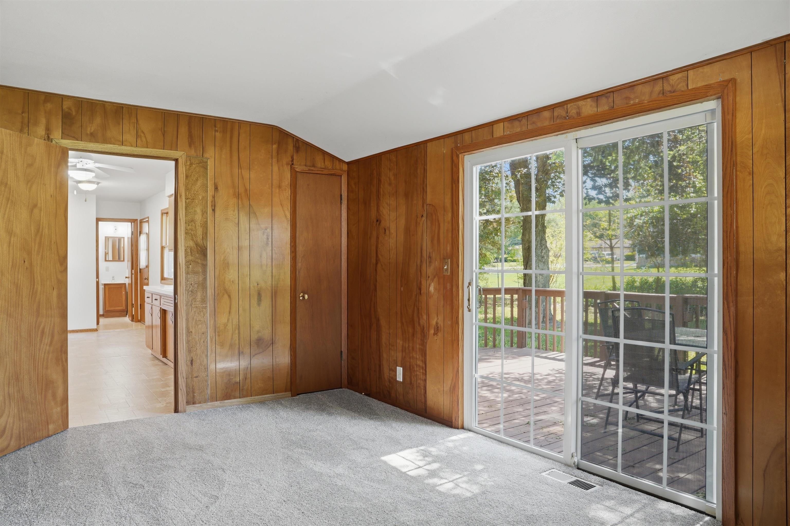 281 W Cartwright
