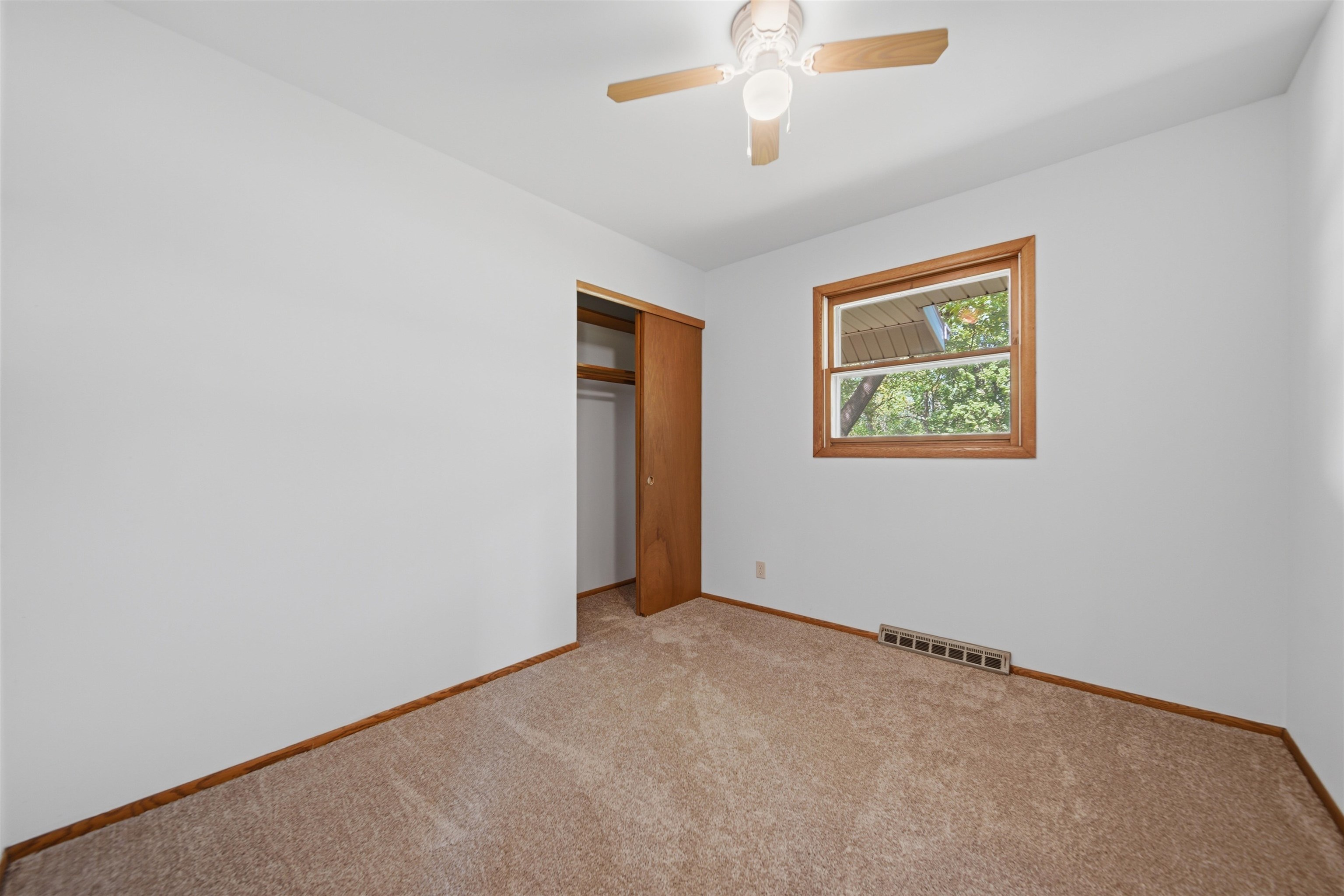 281 W Cartwright