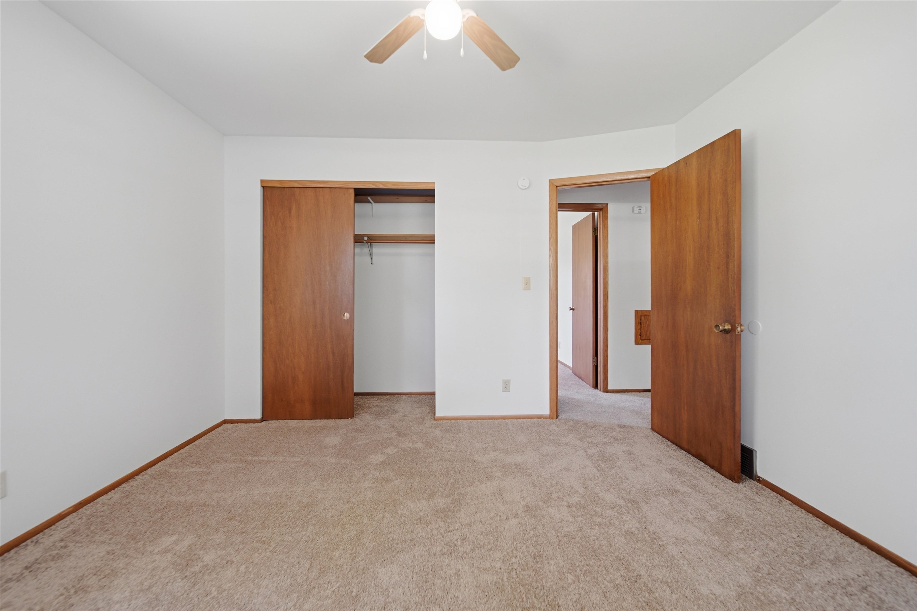 281 W Cartwright