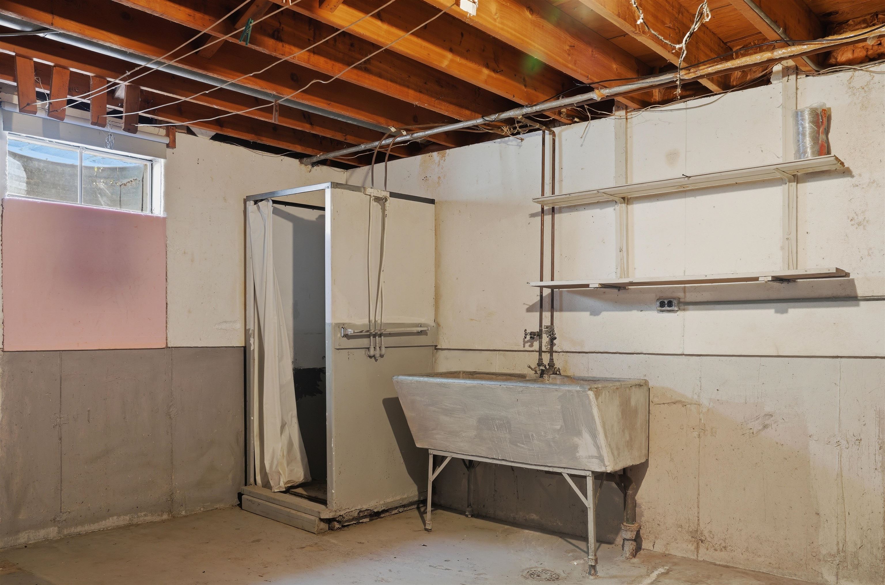 281 W Cartwright
