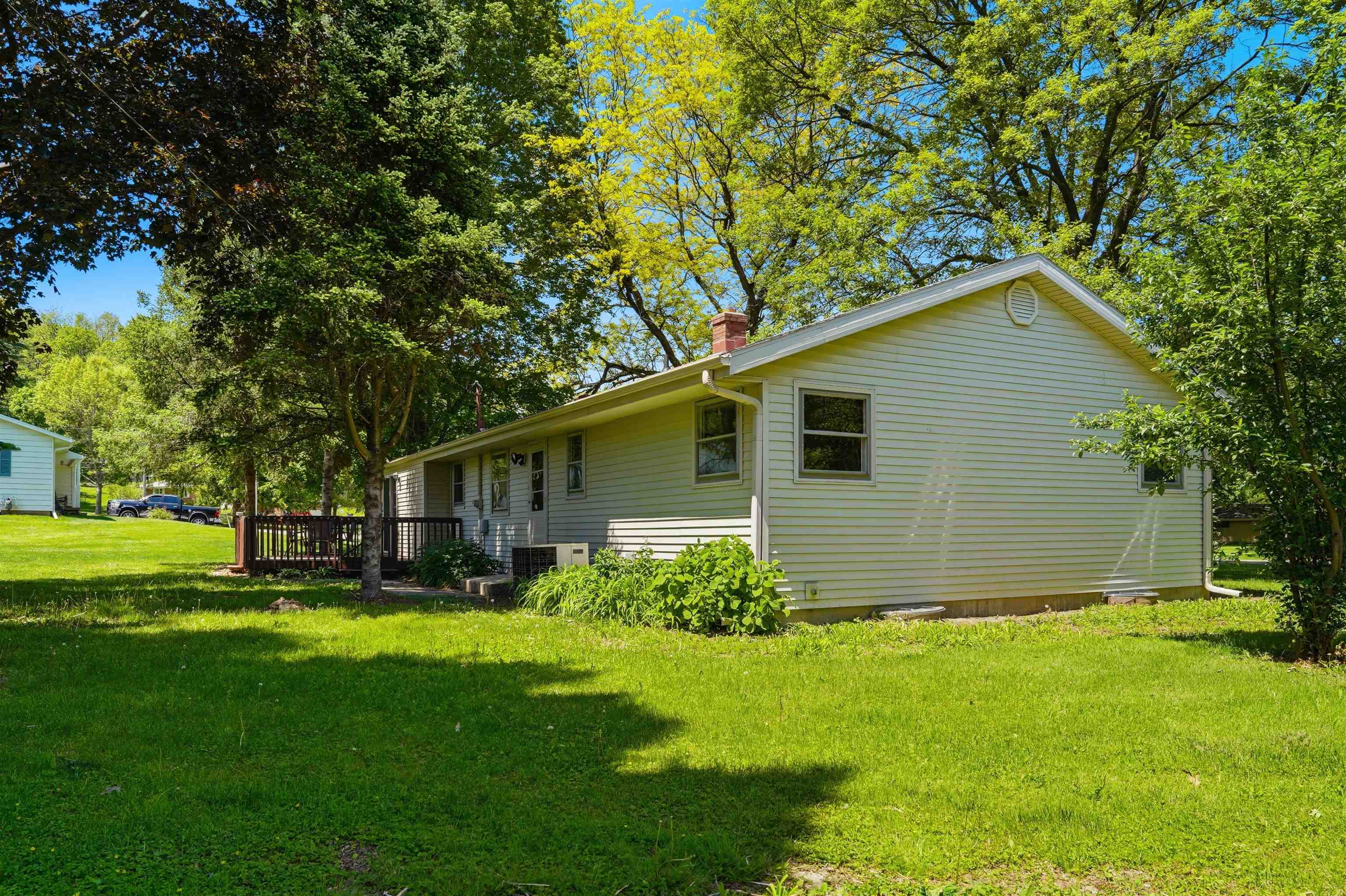 281 W Cartwright