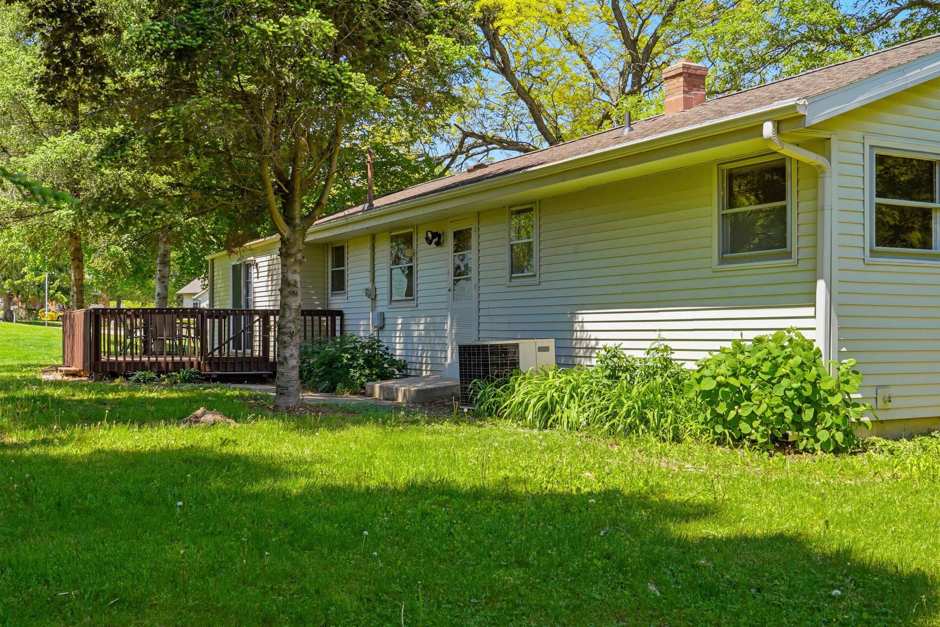 281 W Cartwright