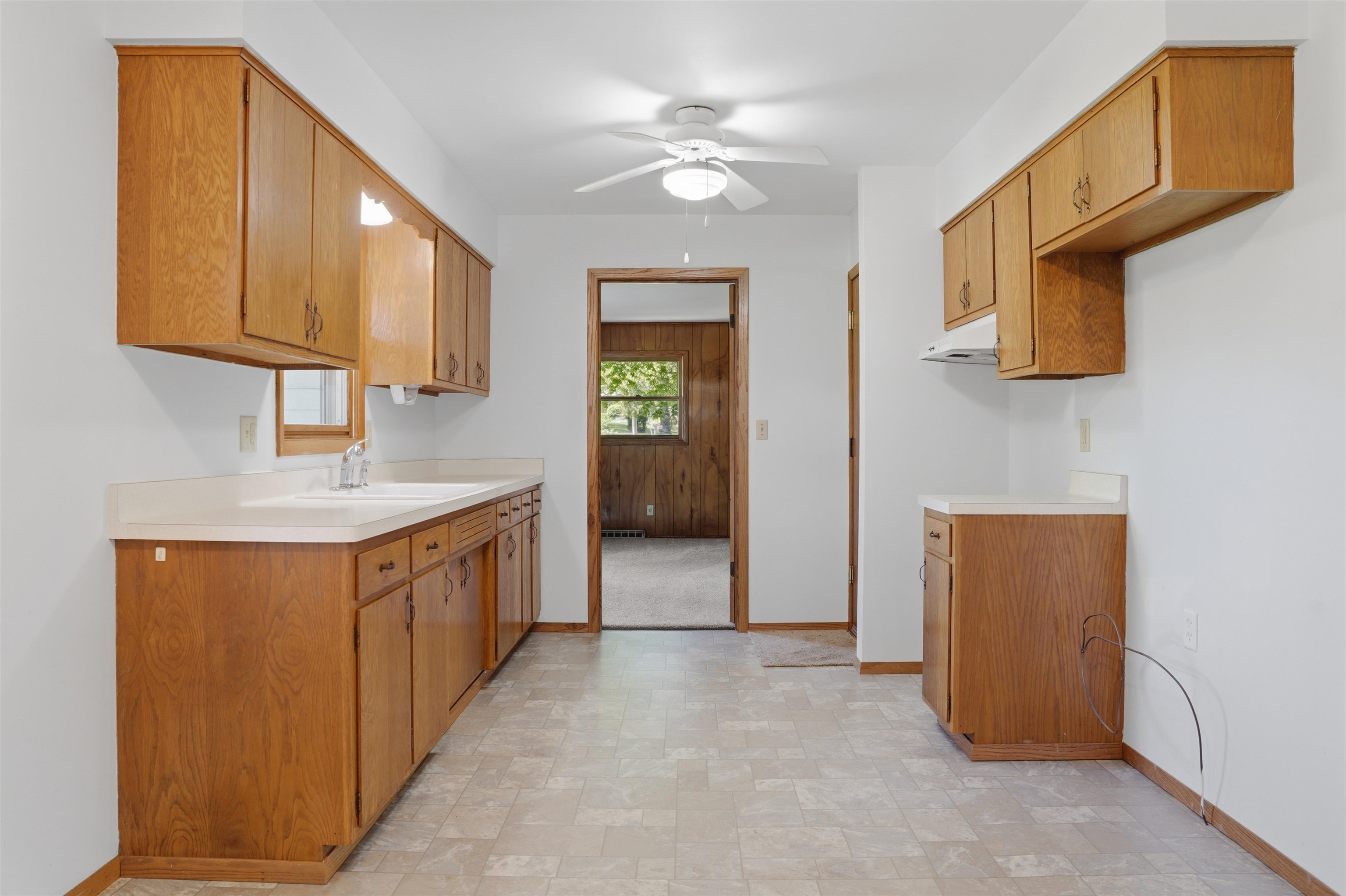 281 W Cartwright
