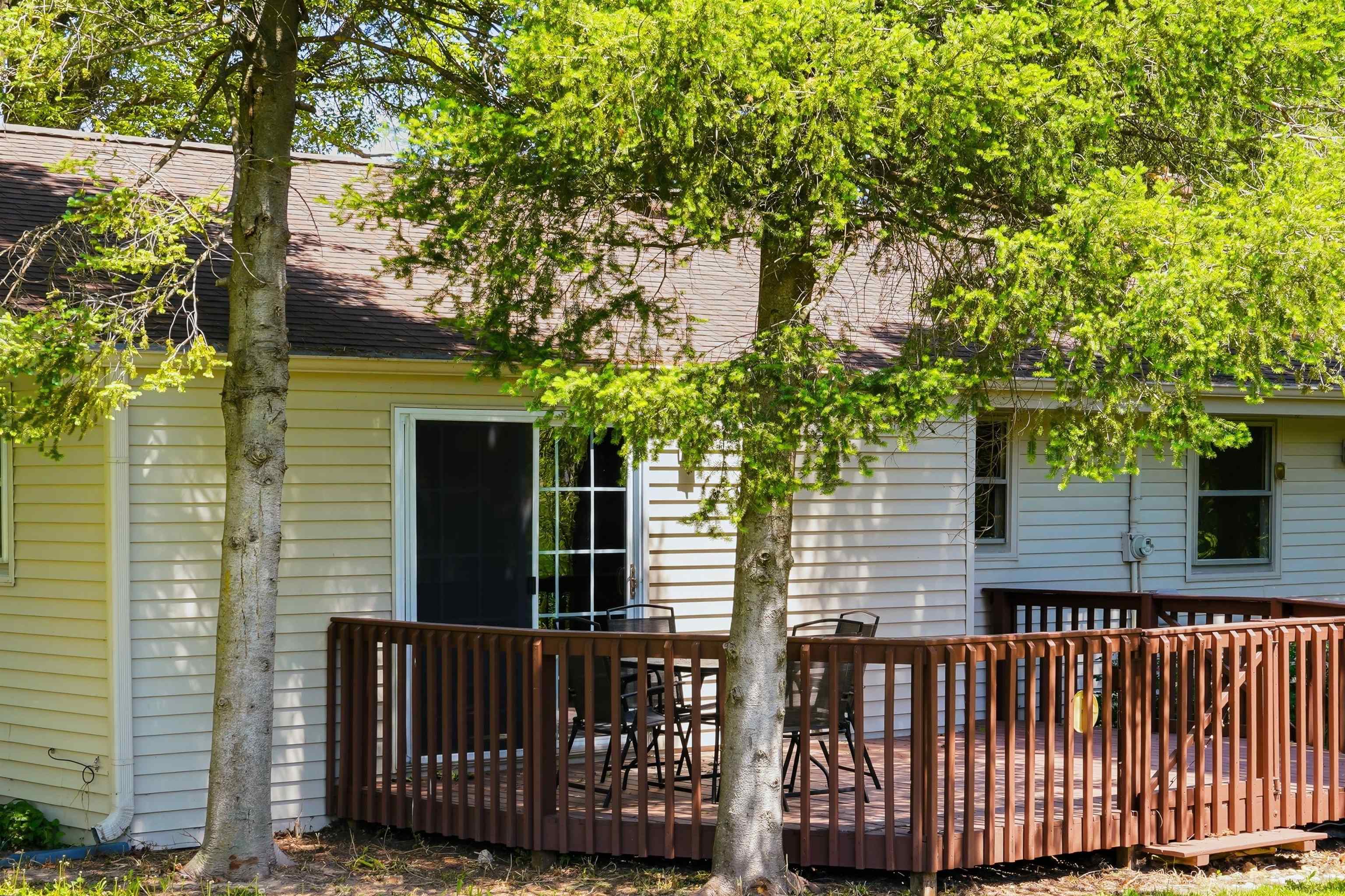 281 W Cartwright