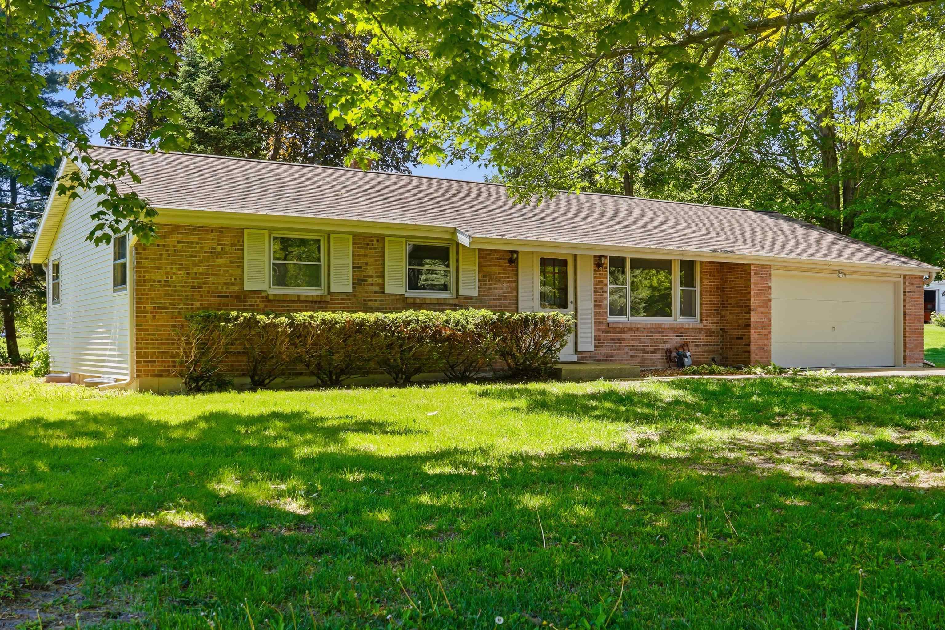 281 W Cartwright