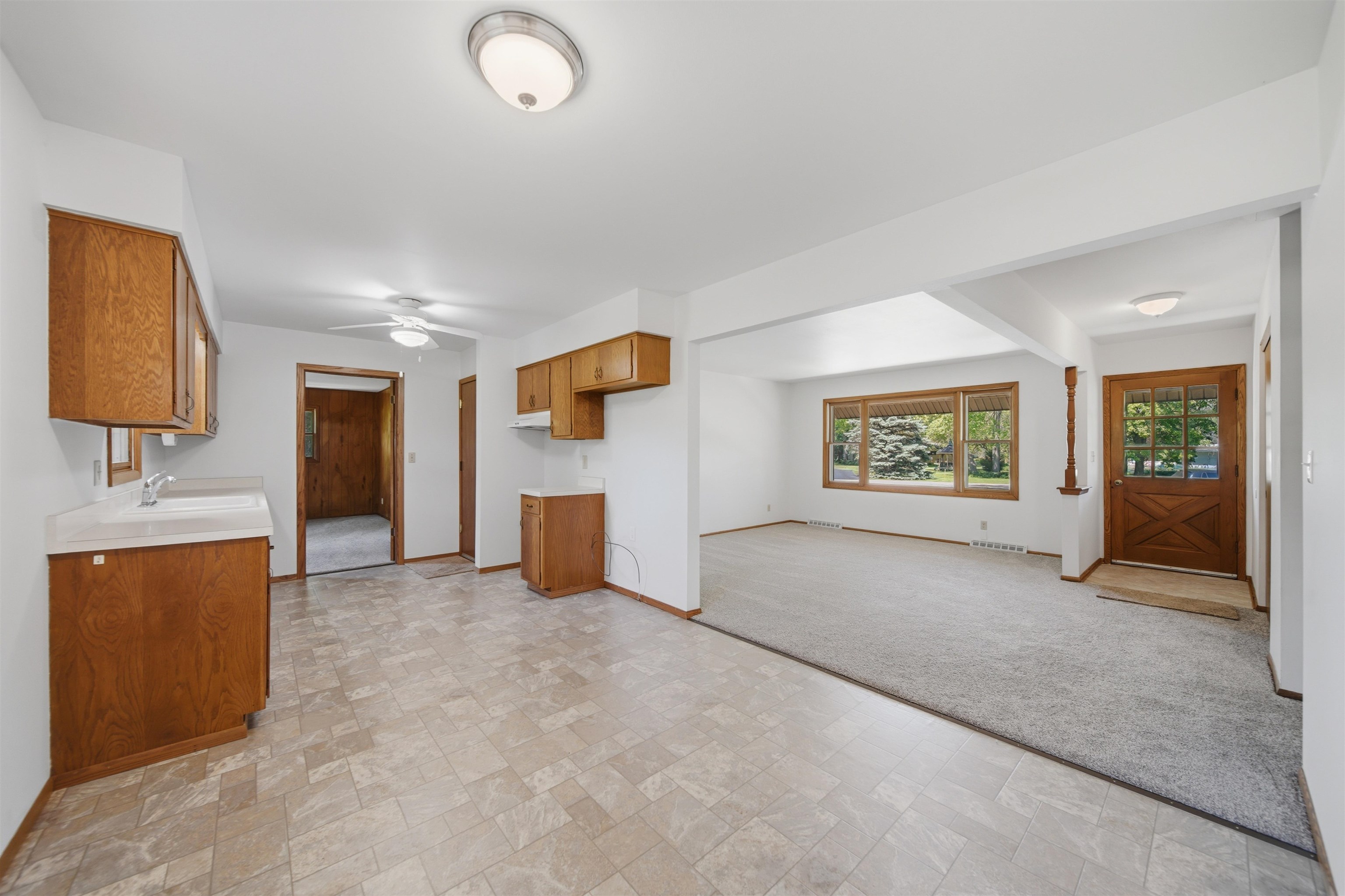 281 W Cartwright
