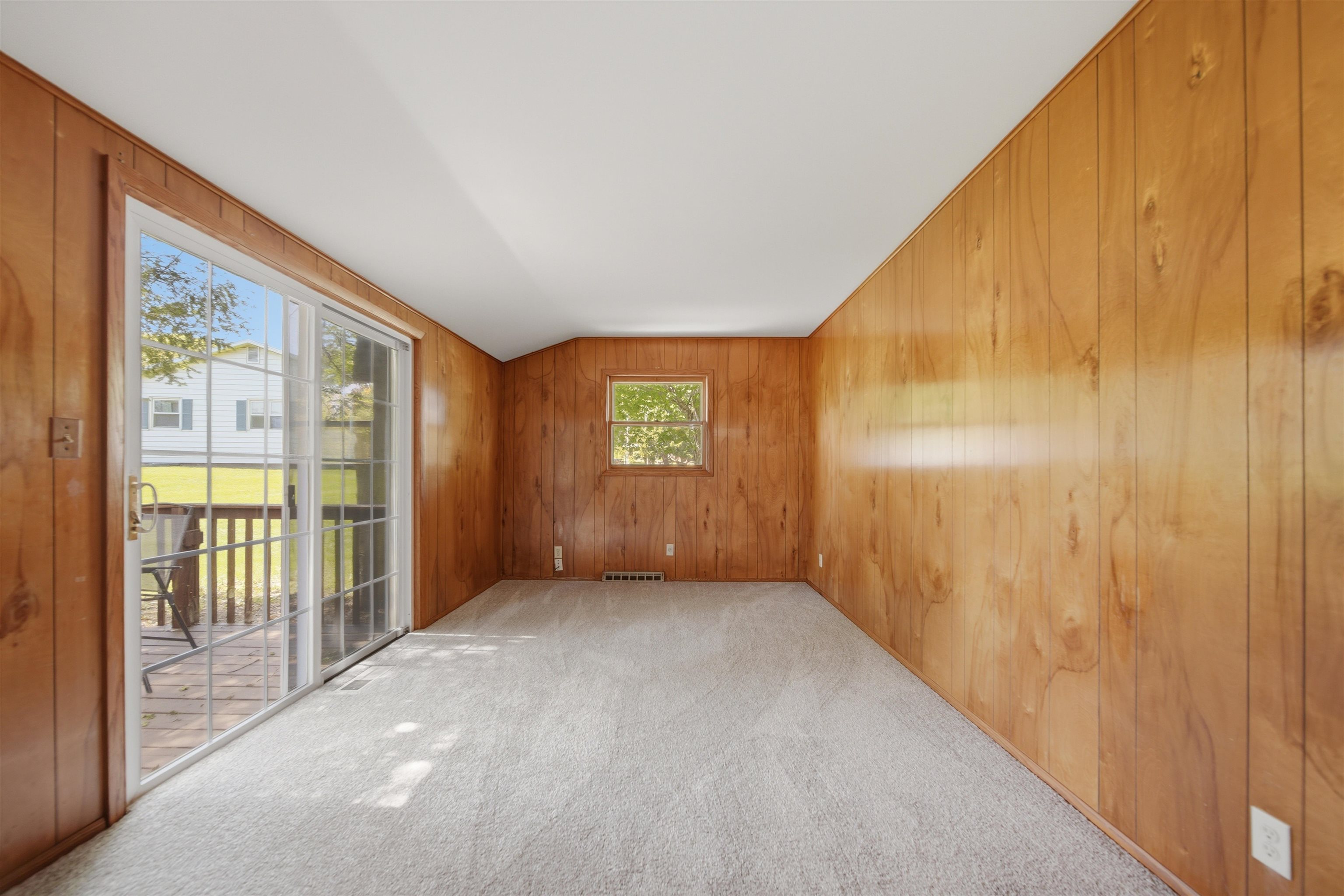 281 W Cartwright