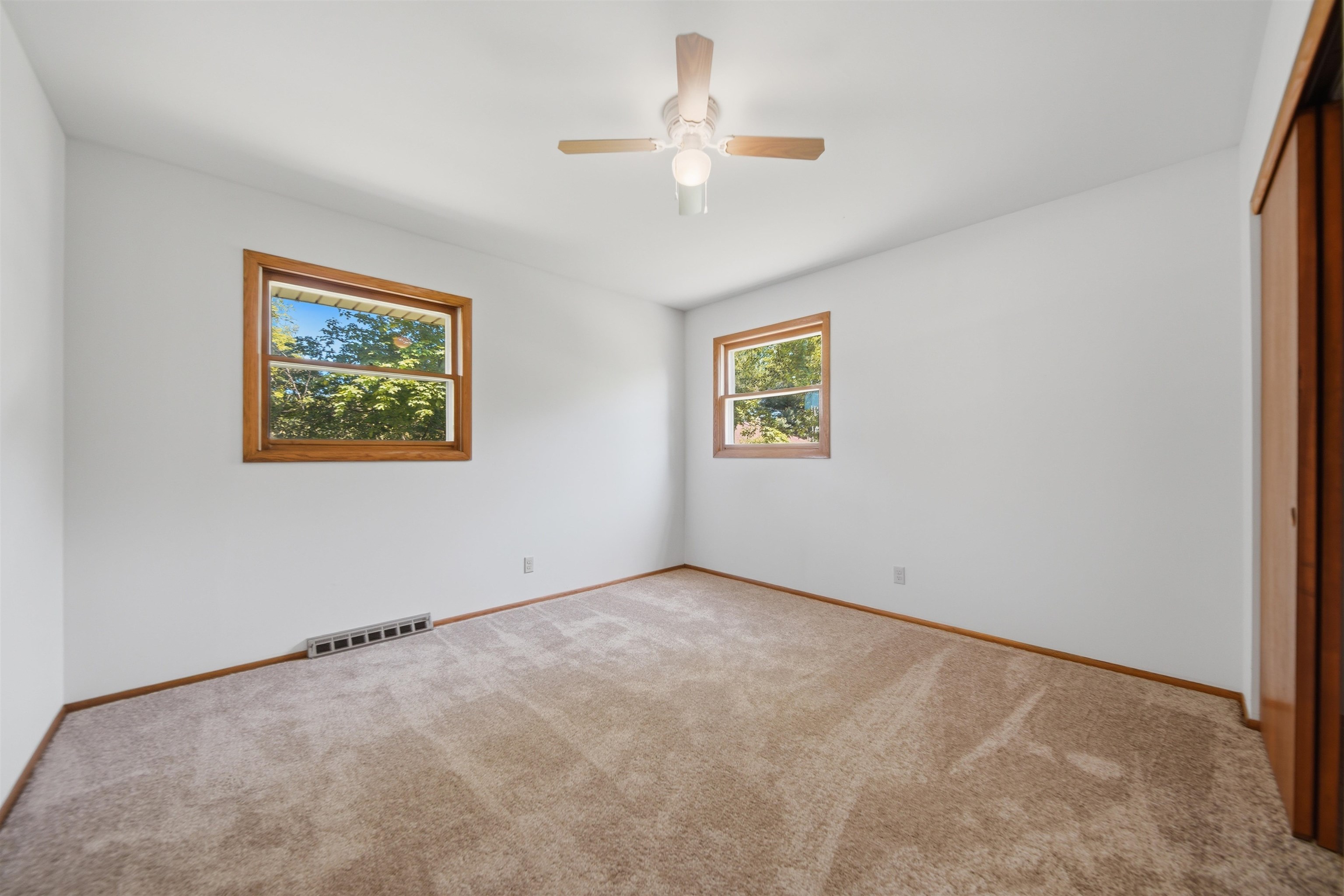 281 W Cartwright