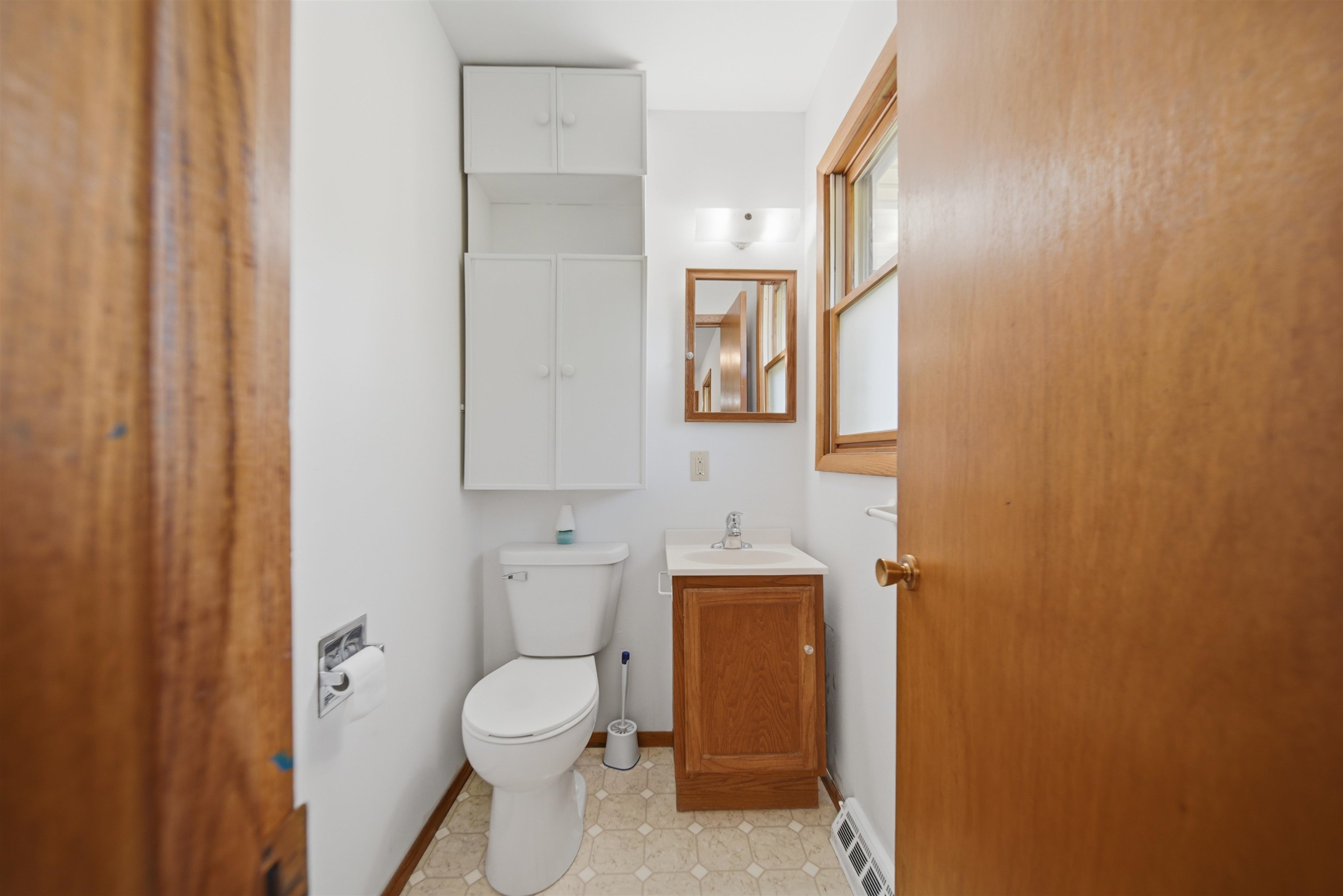 281 W Cartwright