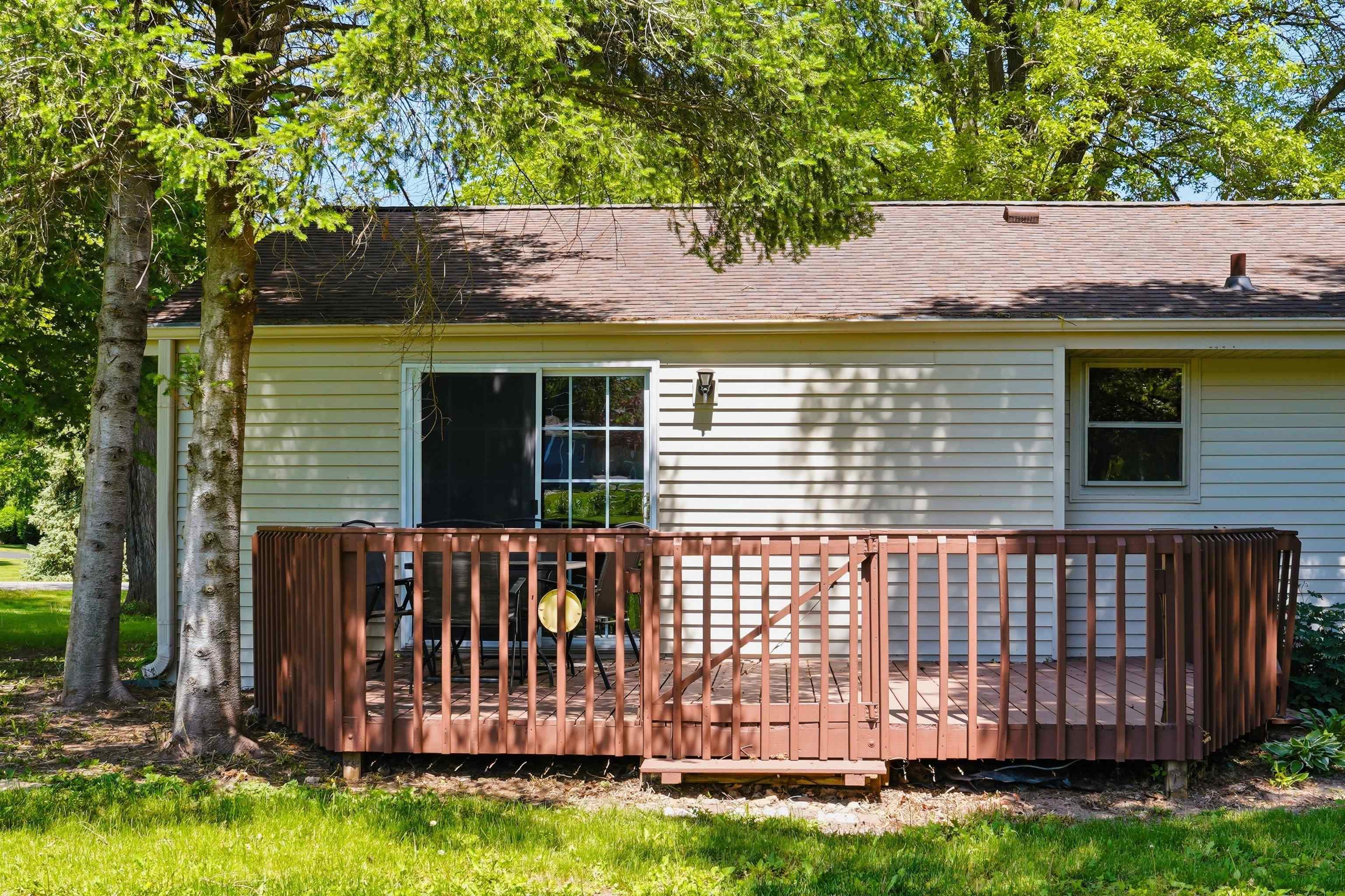 281 W Cartwright