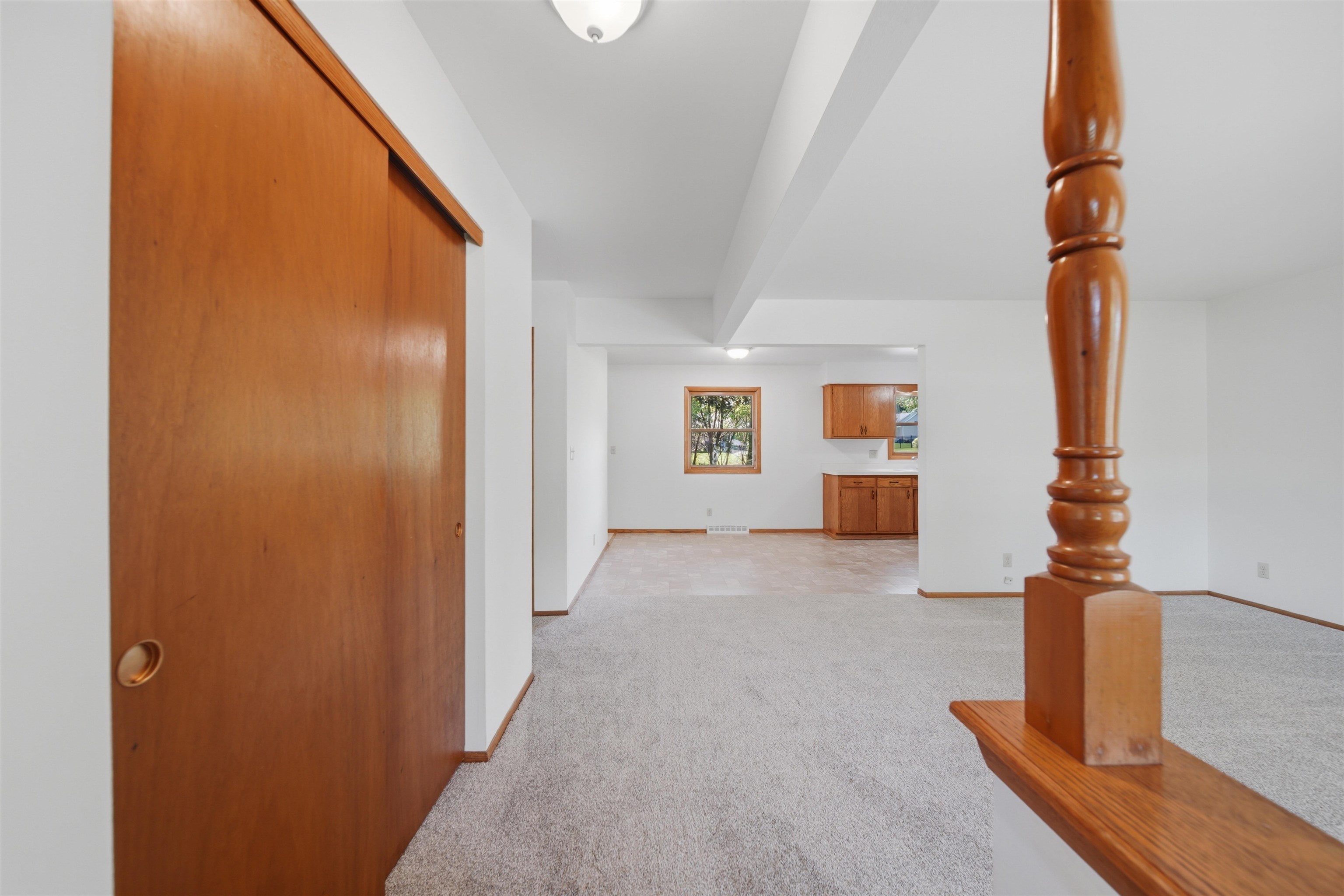 281 W Cartwright