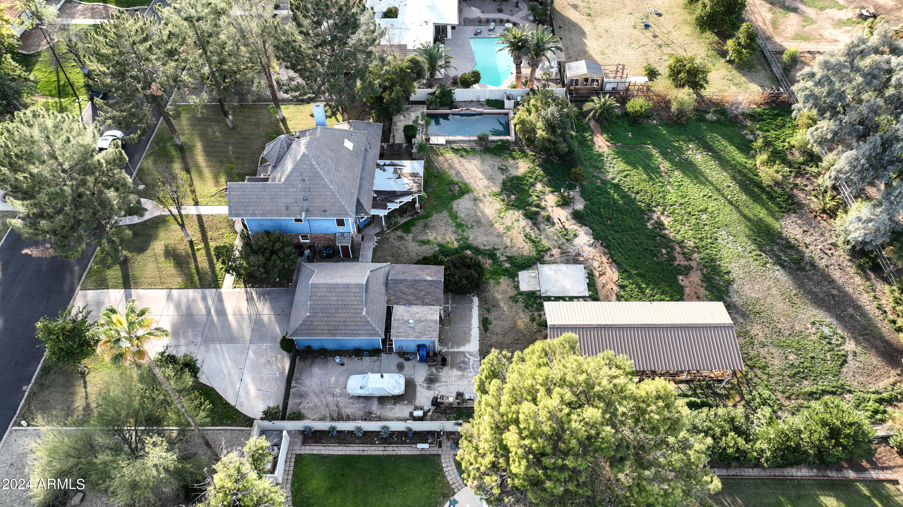 718 E CAMPBELL Avenue