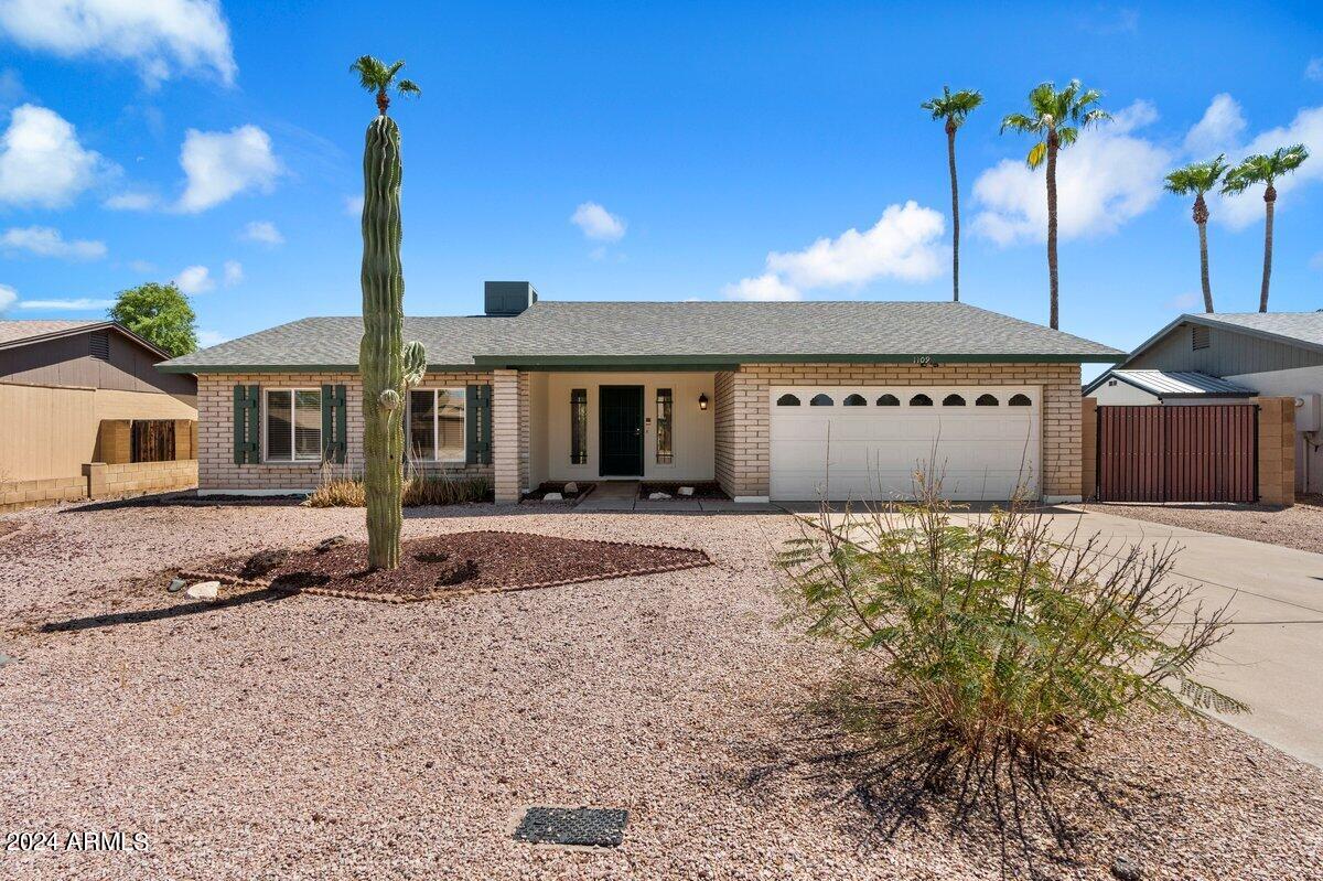 1109 W MANHATTON Drive