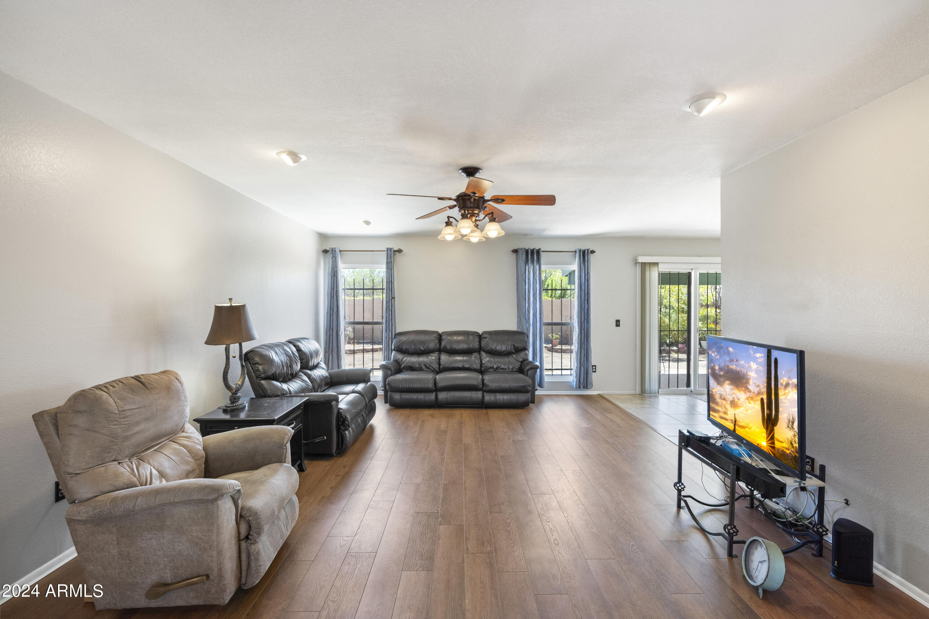 1109 W MANHATTON Drive