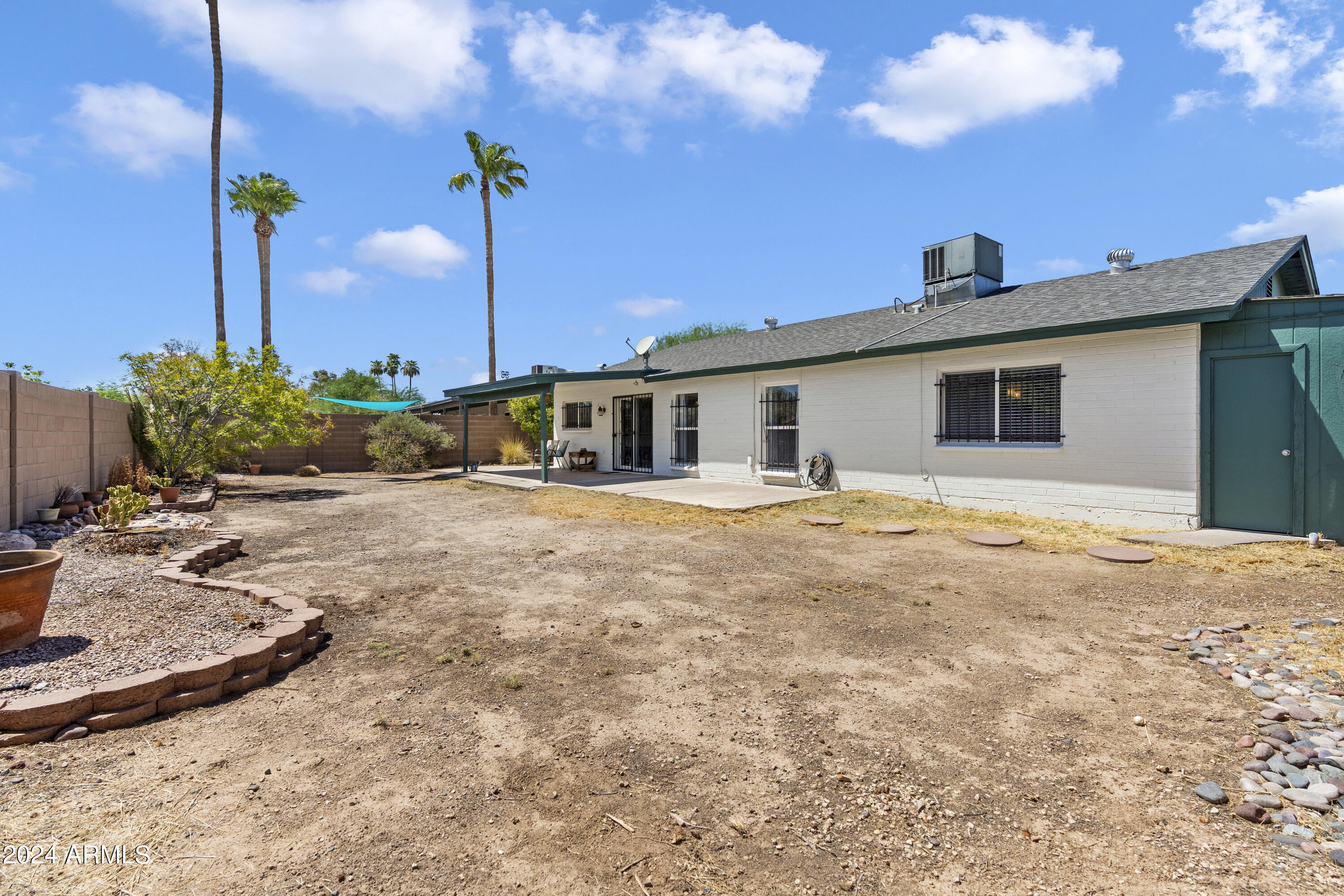 1109 W MANHATTON Drive