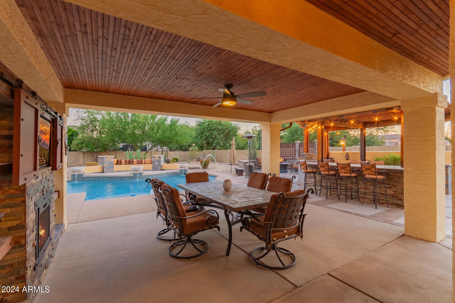 4649 W DESERT HOLLOW Drive