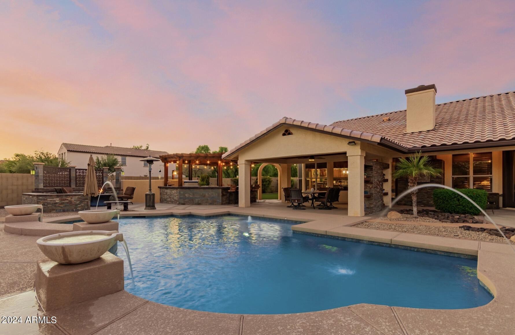 4649 W DESERT HOLLOW Drive