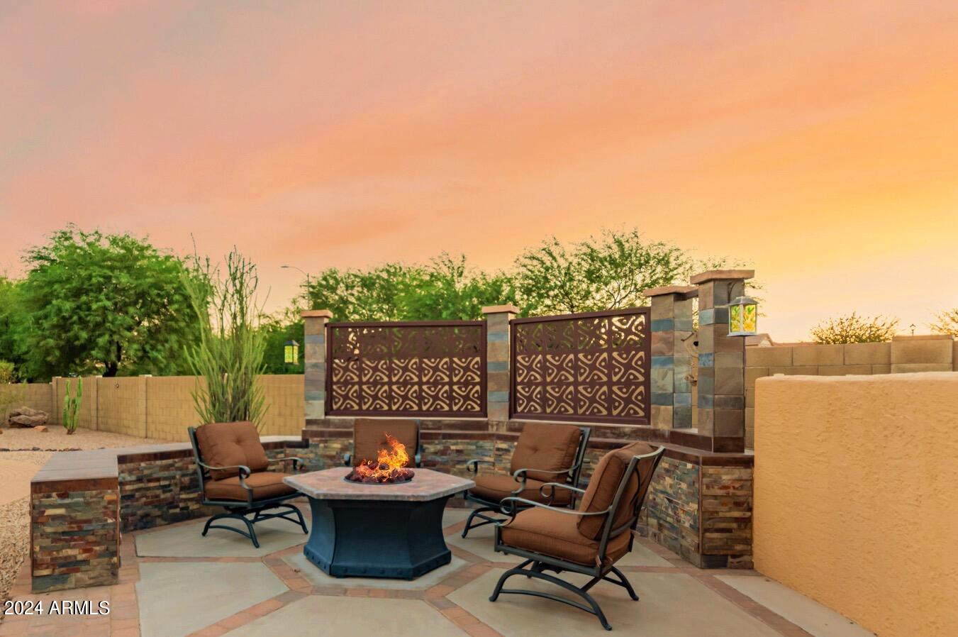 4649 W DESERT HOLLOW Drive