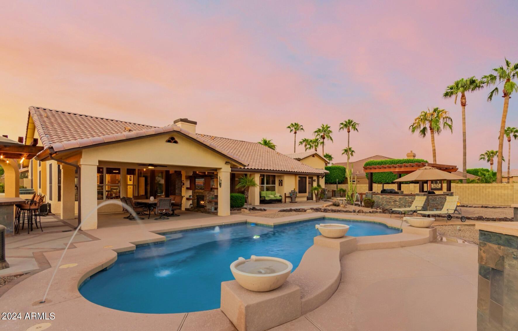 4649 W DESERT HOLLOW Drive
