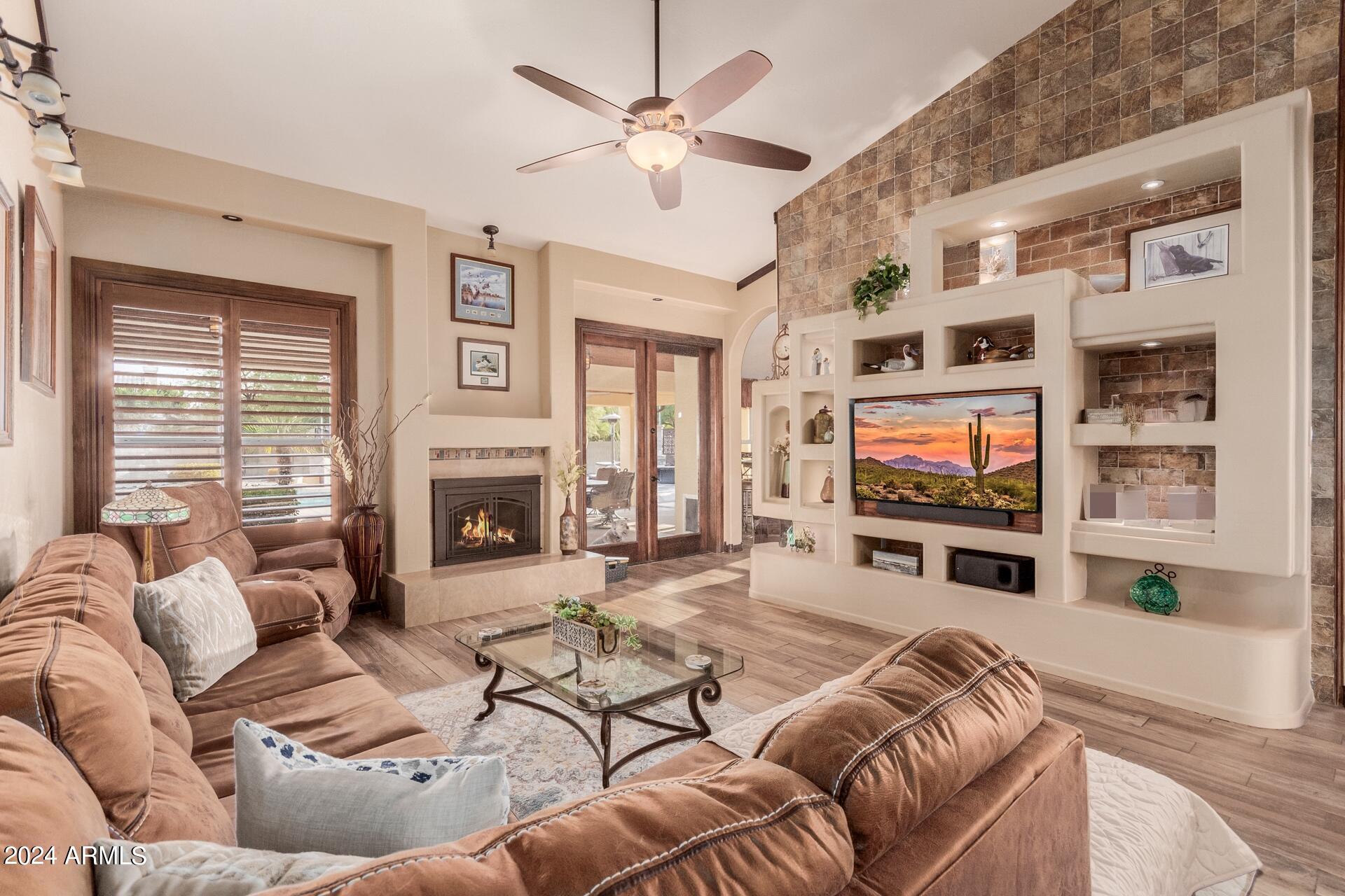 4649 W DESERT HOLLOW Drive