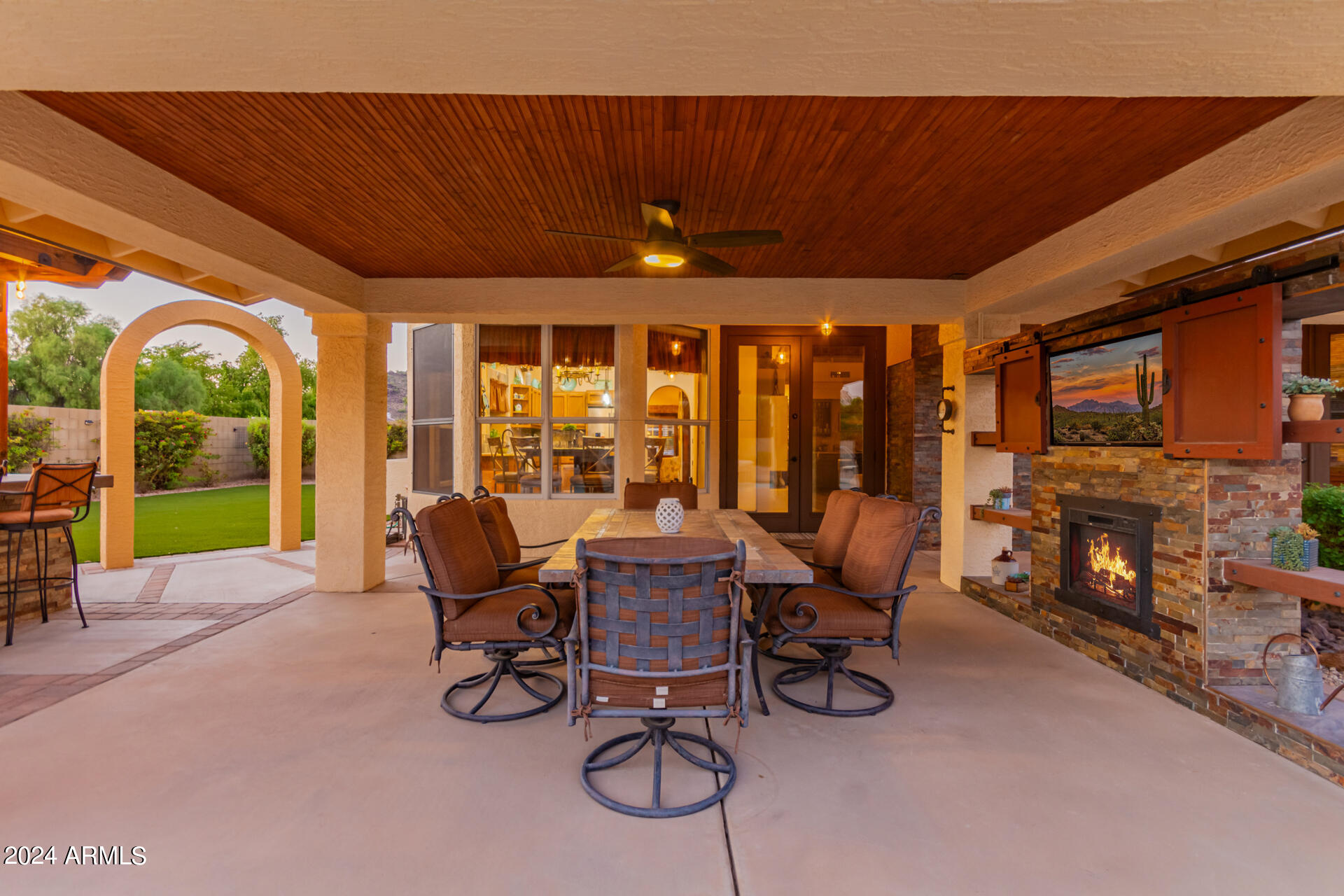 4649 W DESERT HOLLOW Drive