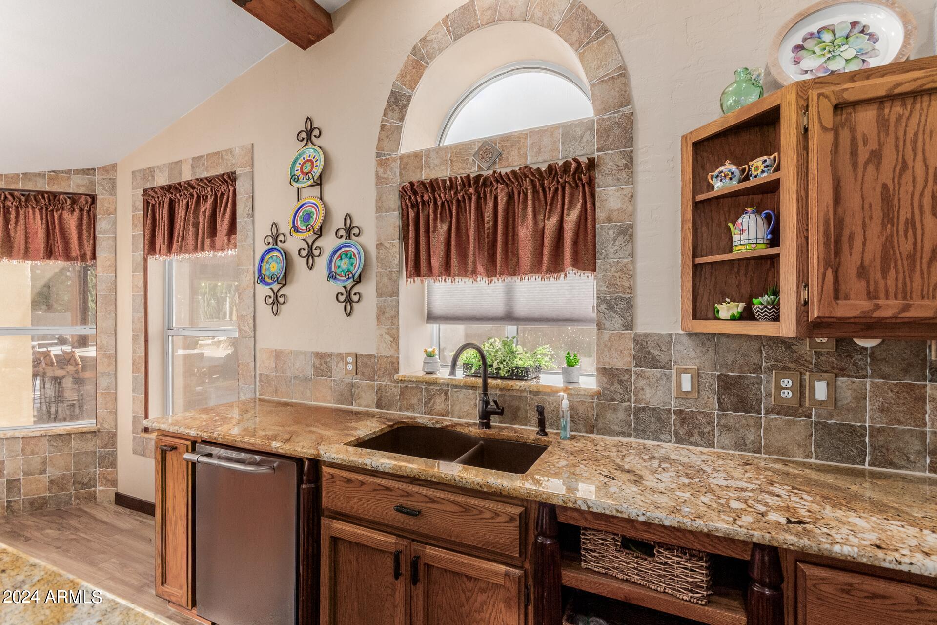 4649 W DESERT HOLLOW Drive