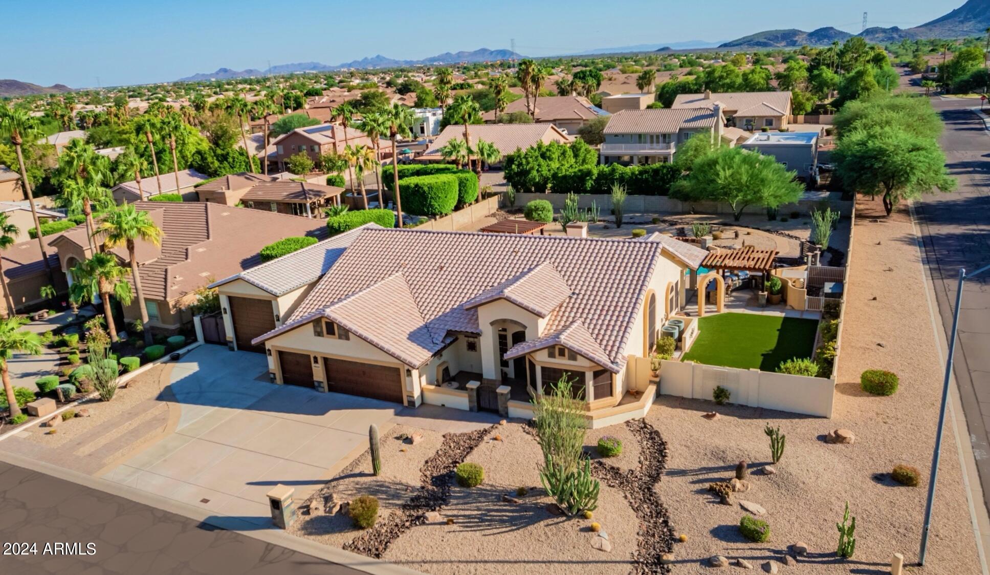 4649 W DESERT HOLLOW Drive