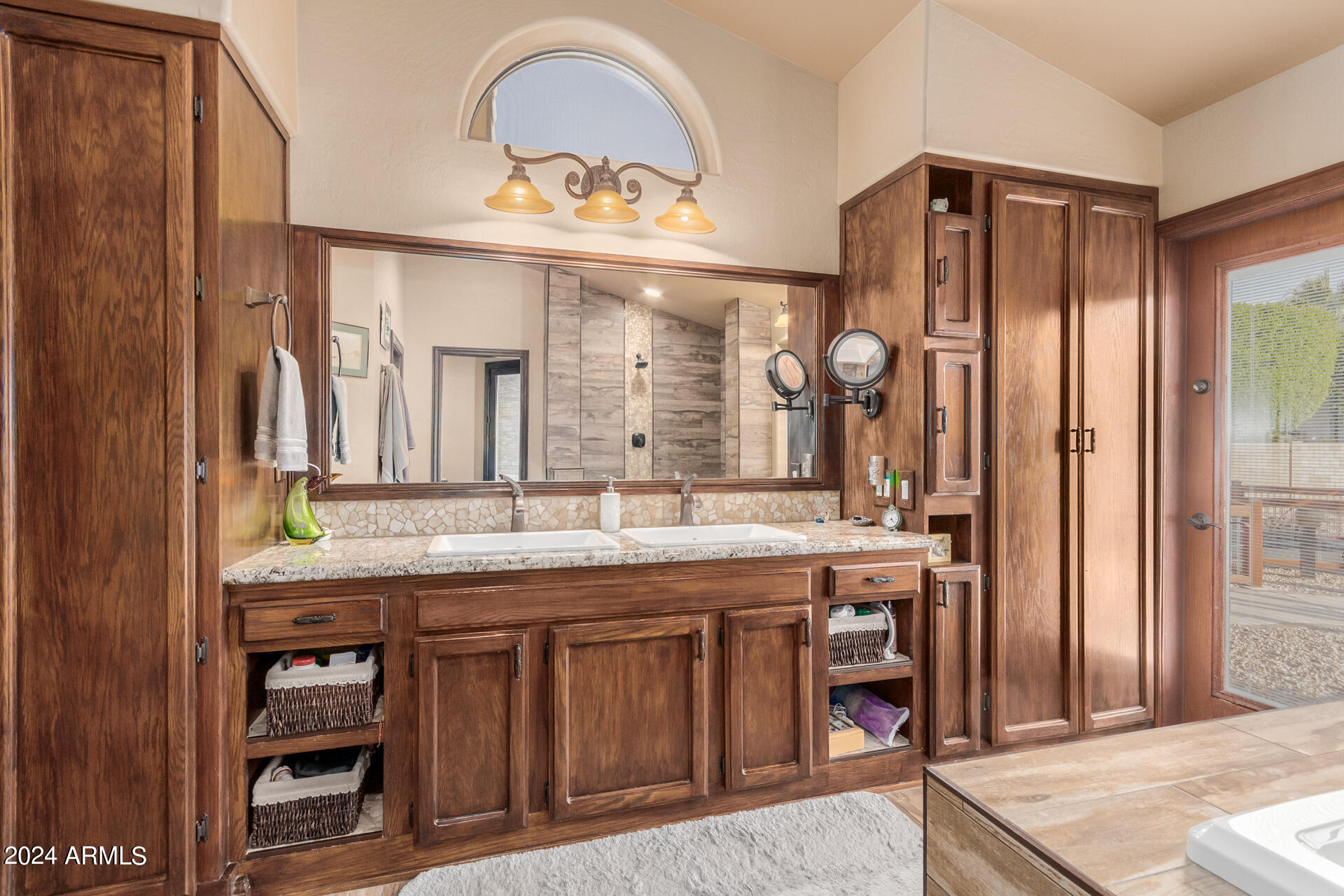 4649 W DESERT HOLLOW Drive