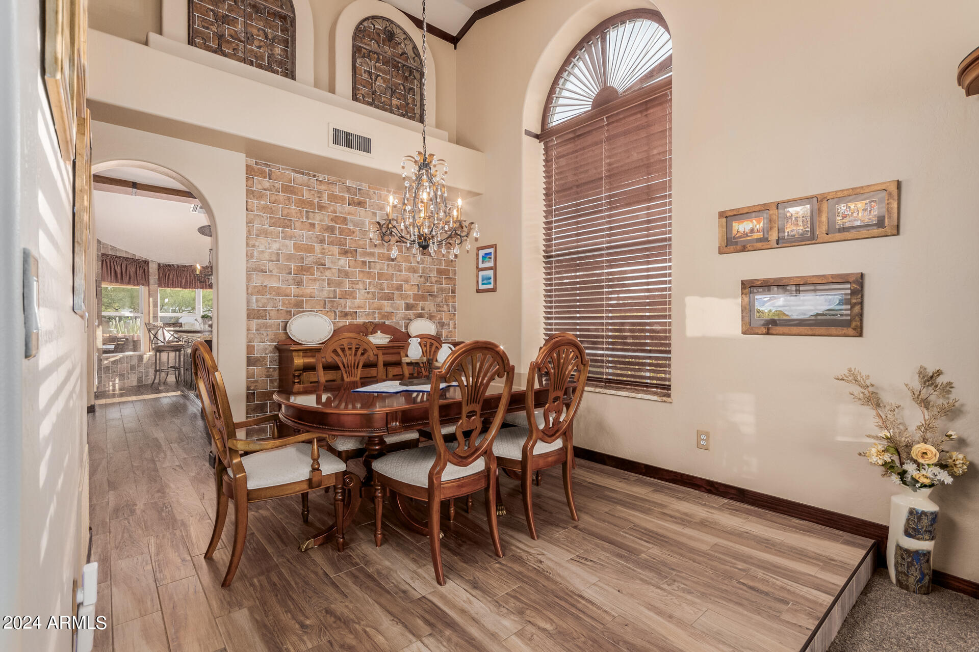 4649 W DESERT HOLLOW Drive