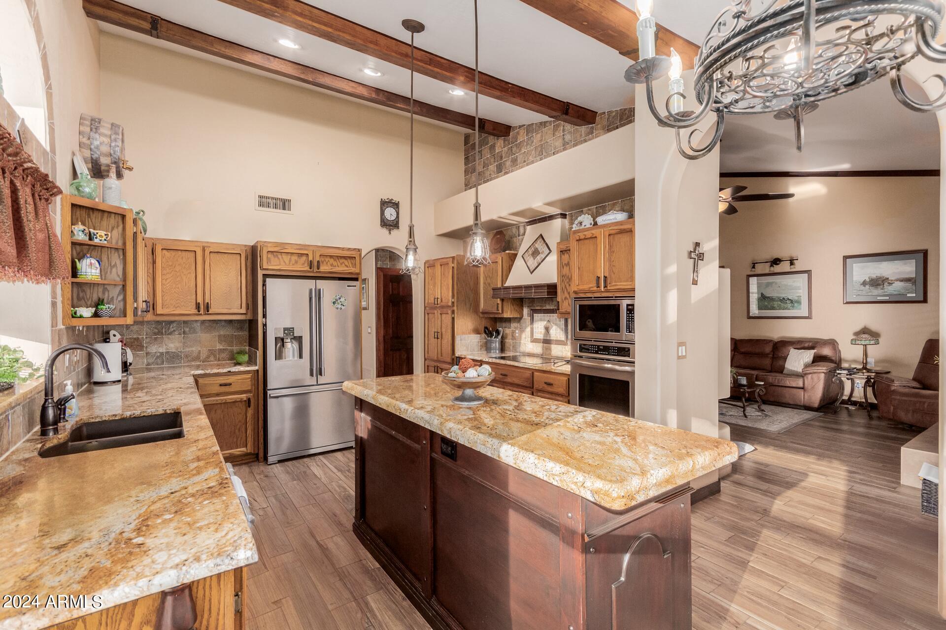 4649 W DESERT HOLLOW Drive