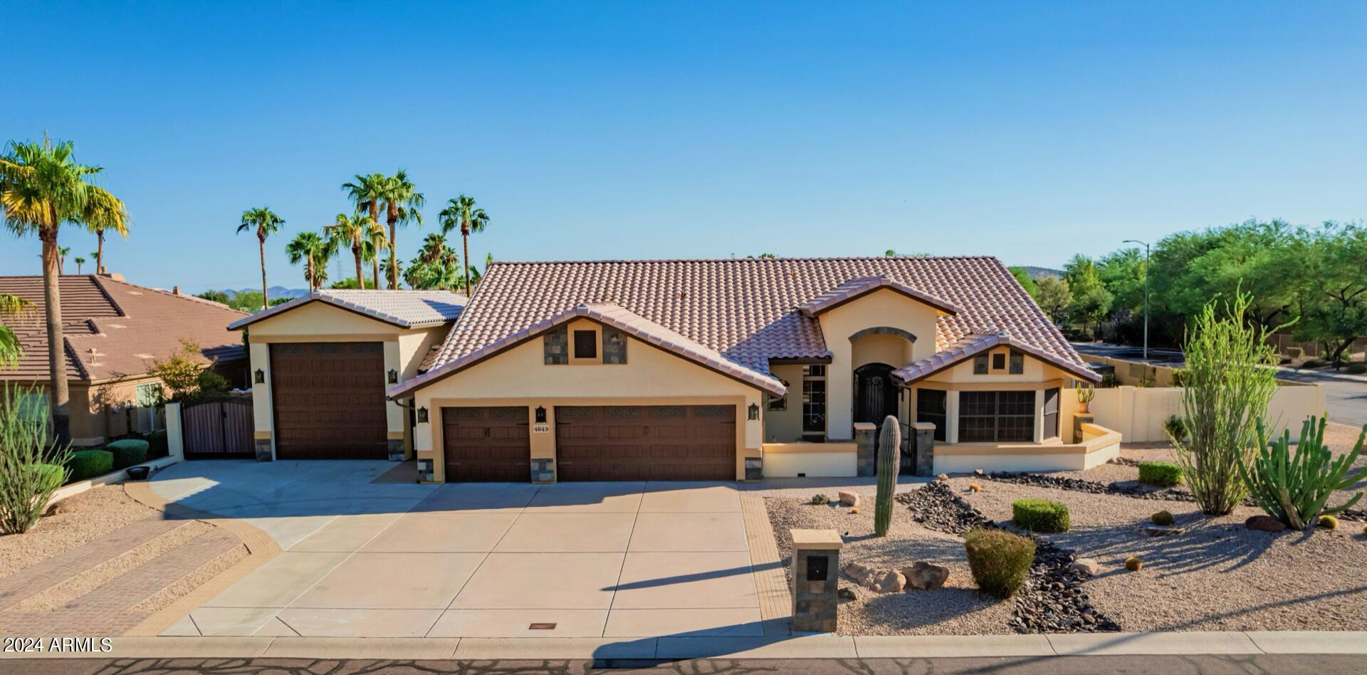 4649 W DESERT HOLLOW Drive