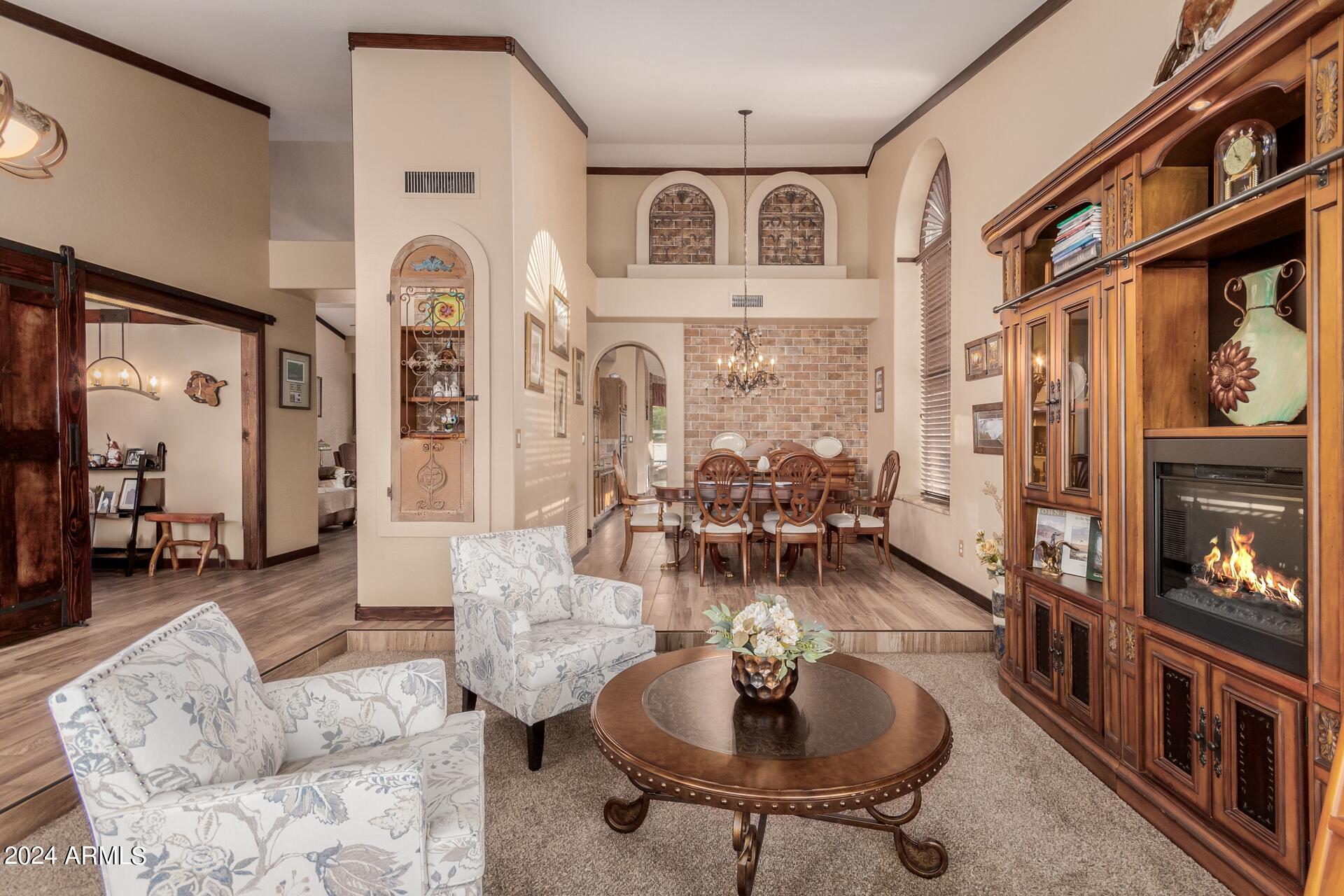 4649 W DESERT HOLLOW Drive