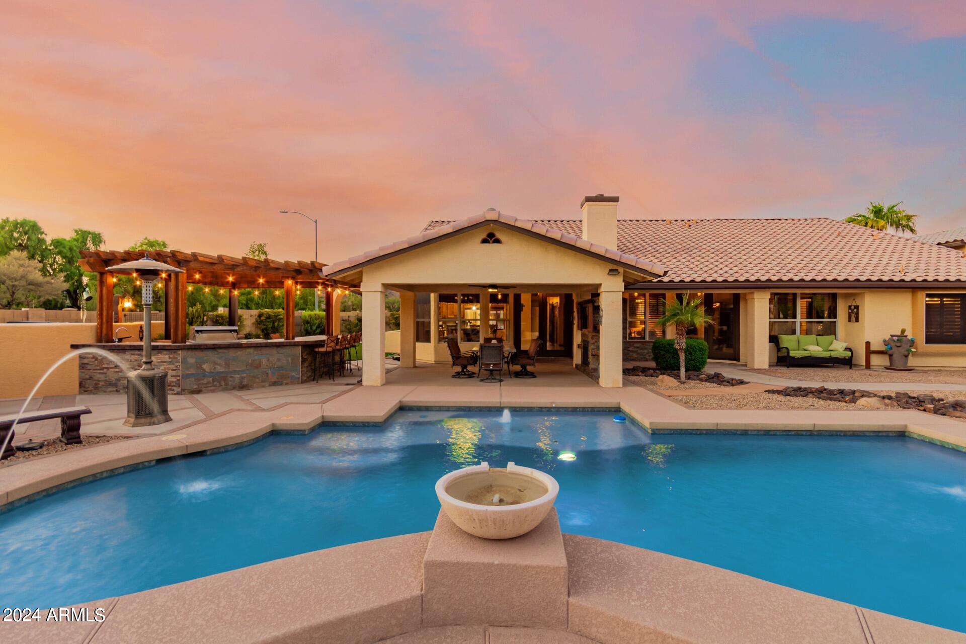 4649 W DESERT HOLLOW Drive