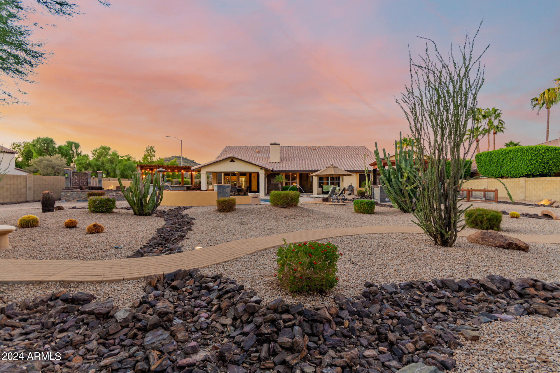 4649 W DESERT HOLLOW Drive