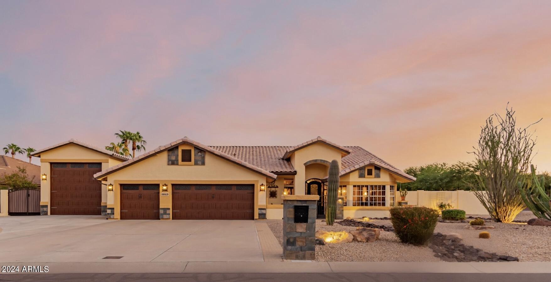 4649 W DESERT HOLLOW Drive