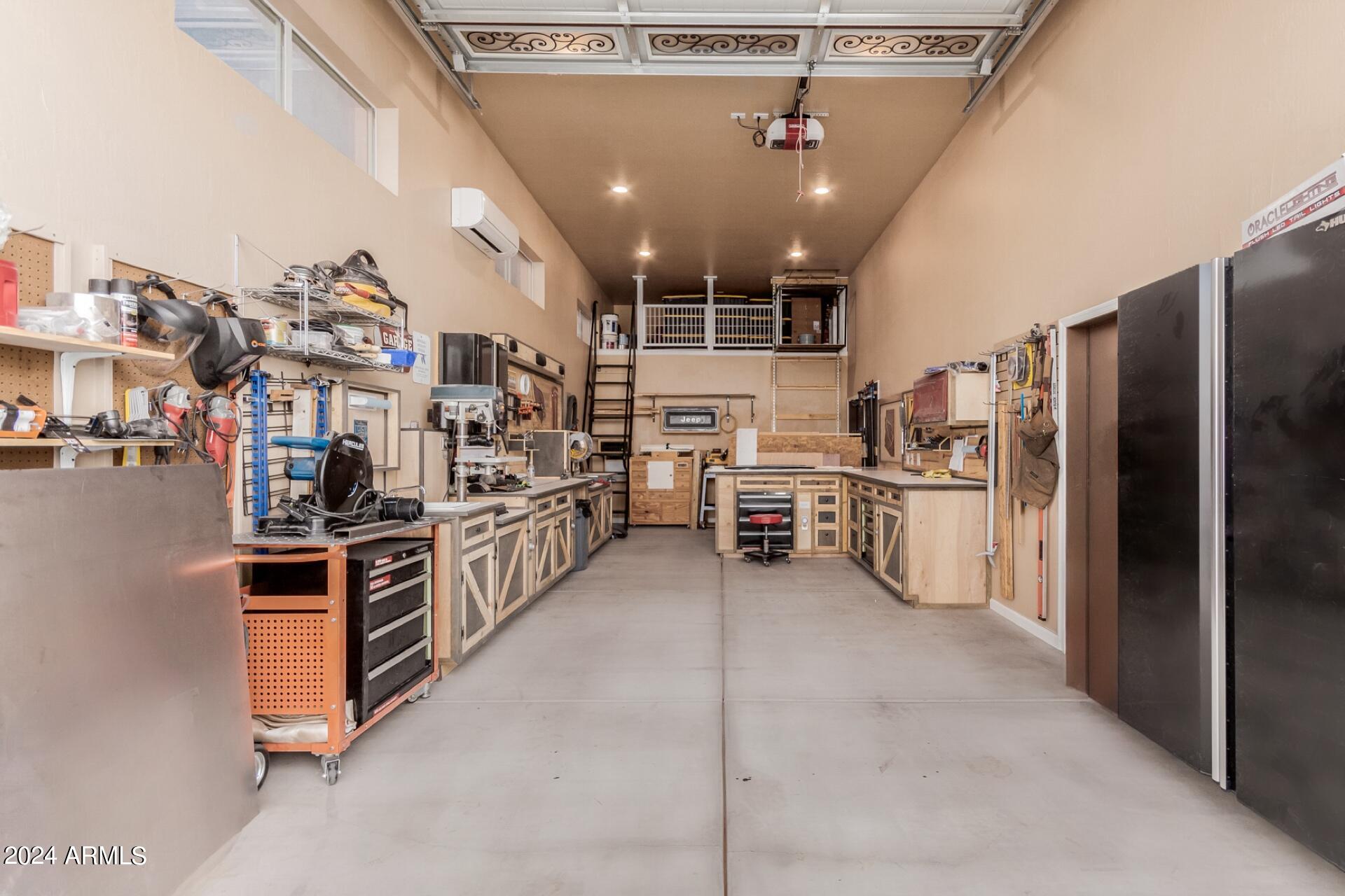 4649 W DESERT HOLLOW Drive