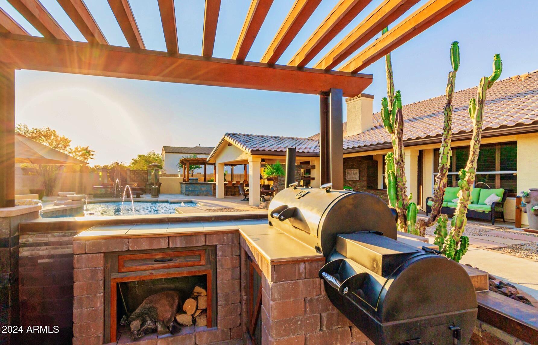 4649 W DESERT HOLLOW Drive