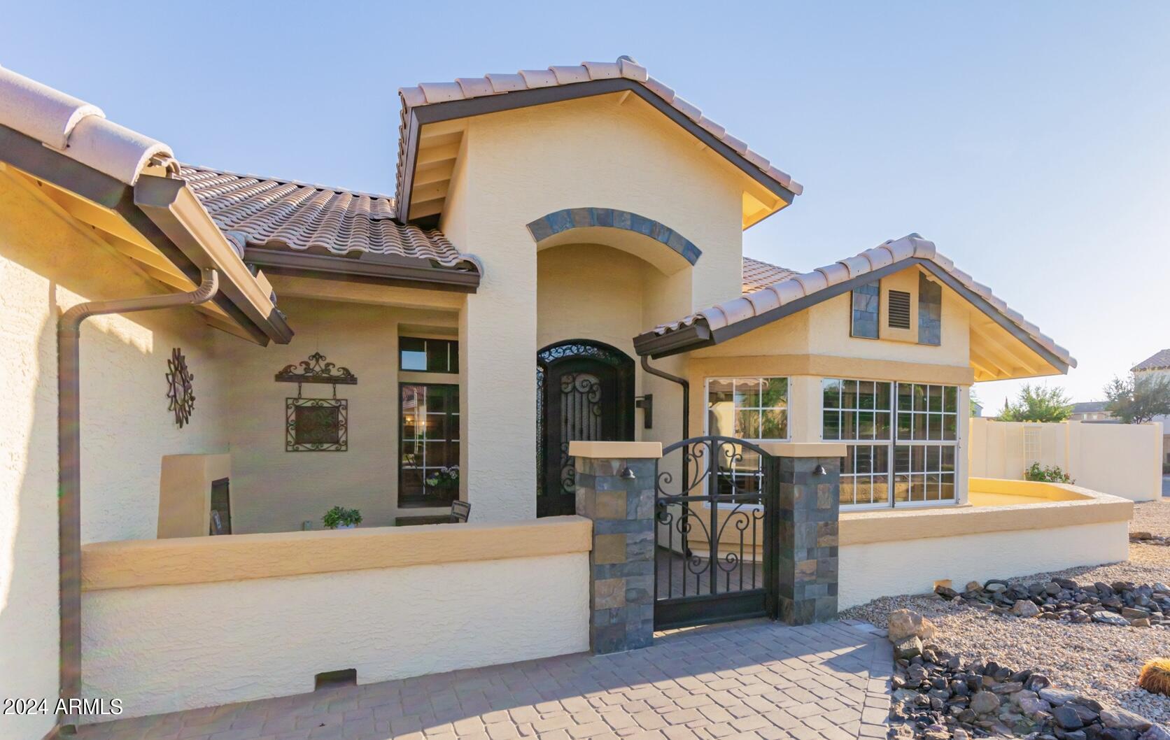 4649 W DESERT HOLLOW Drive