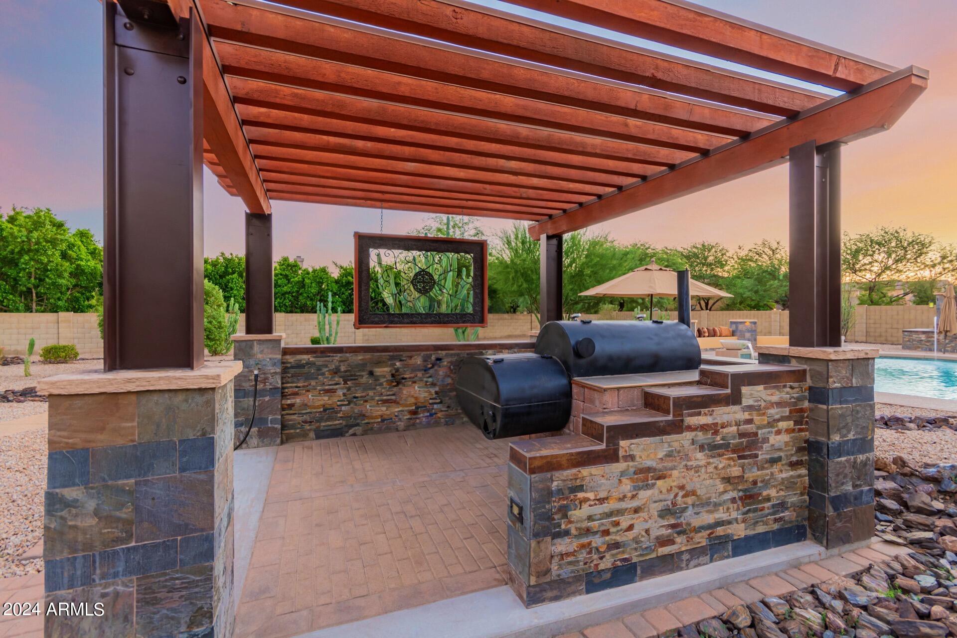4649 W DESERT HOLLOW Drive