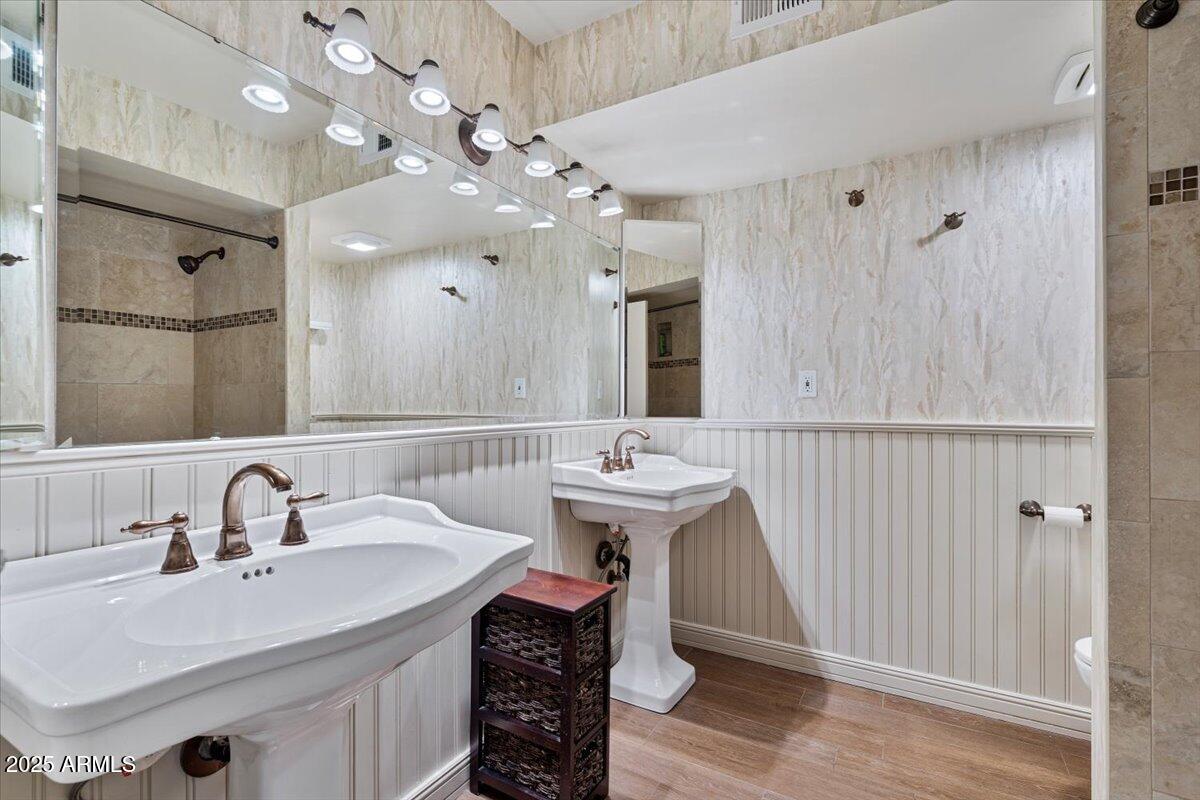 8306 E VIA DE DORADO