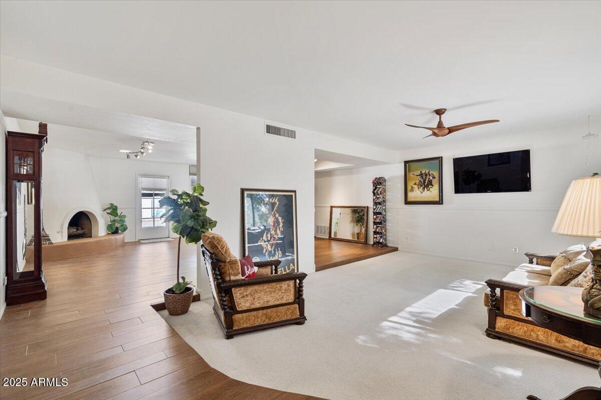 8306 E VIA DE DORADO