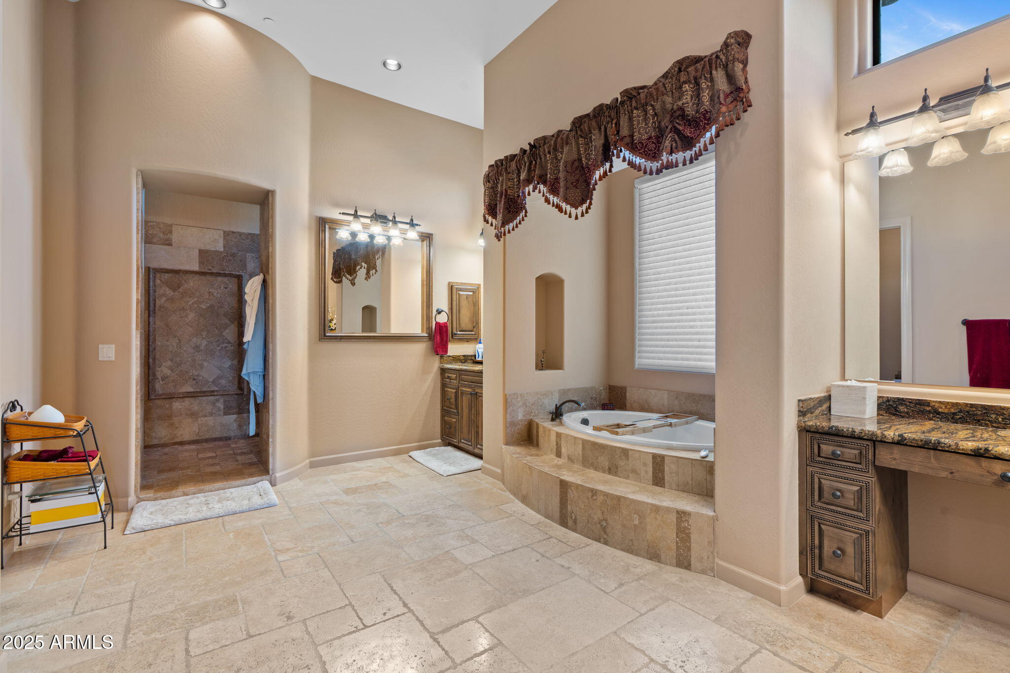 8461 E RED HAWK Circle